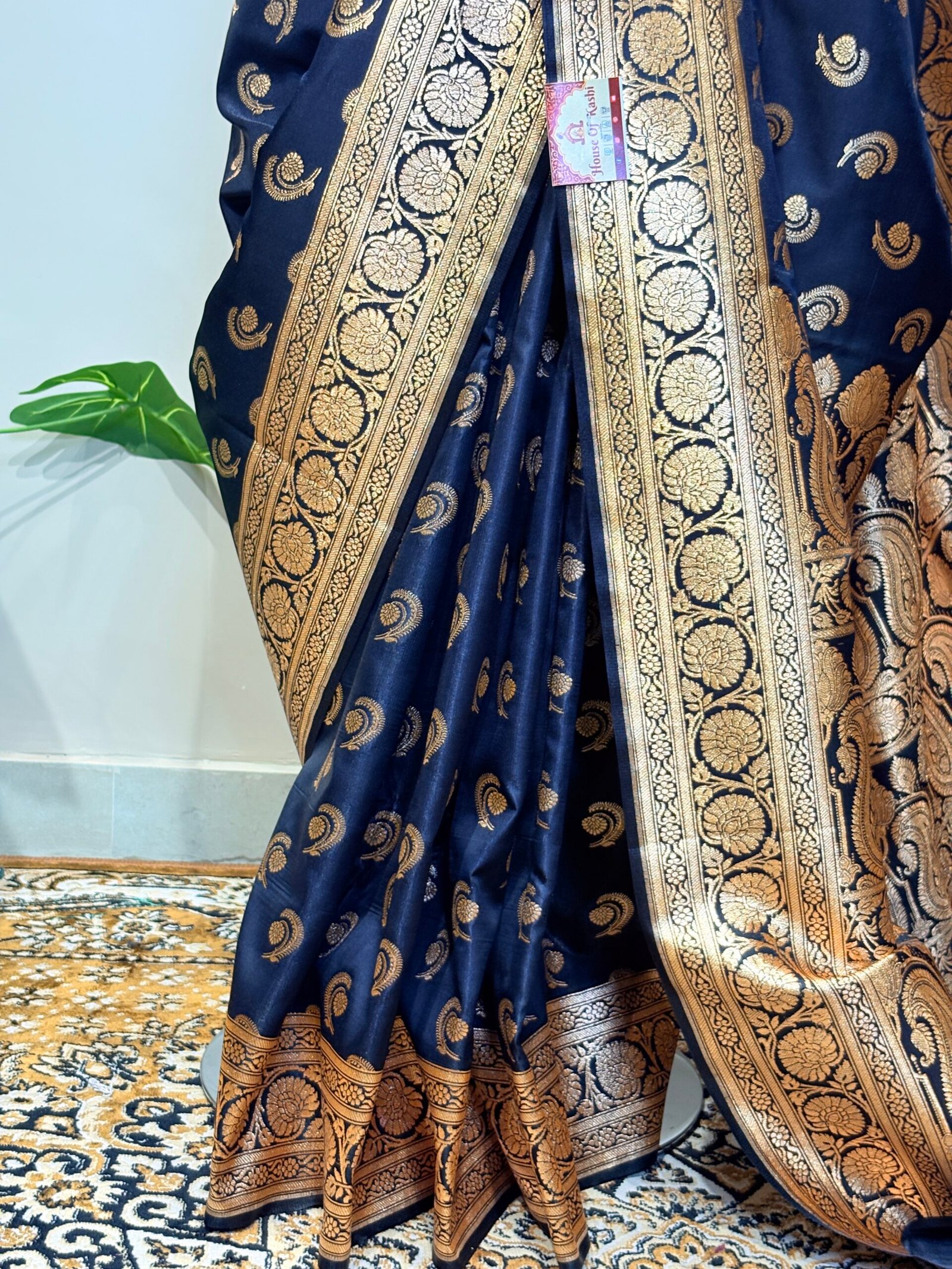 Deep Maroon Banarasi Katan Silk Saree with Antique Gold Zari Paisley Weaving - Image 3