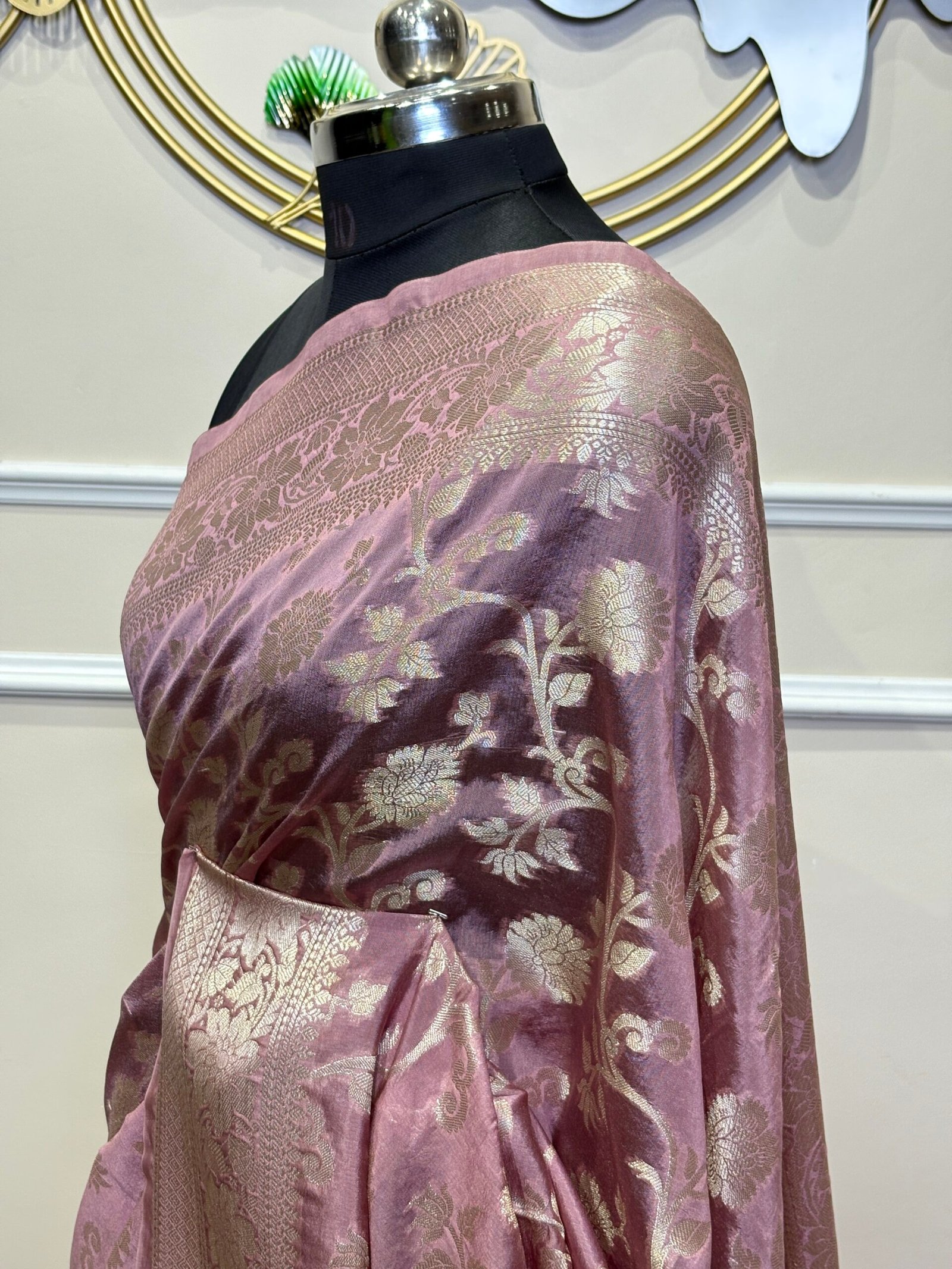 Mauve Banarasi Viscose Silk Saree - Image 5