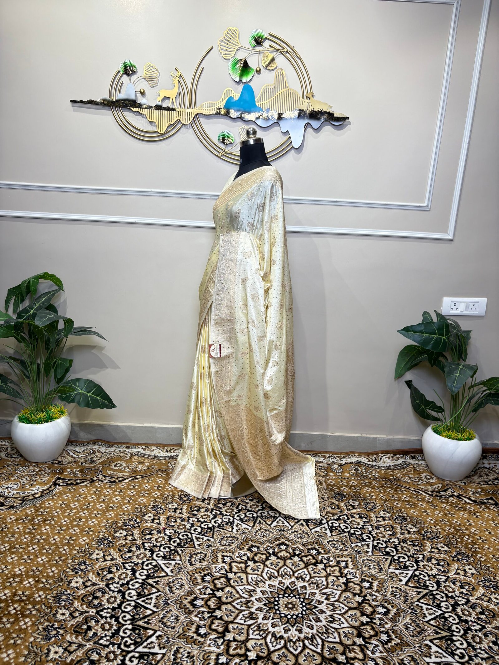 Ivory Siroski Mushroo Satin Saree with Golden Zari Woven Border - Image 5