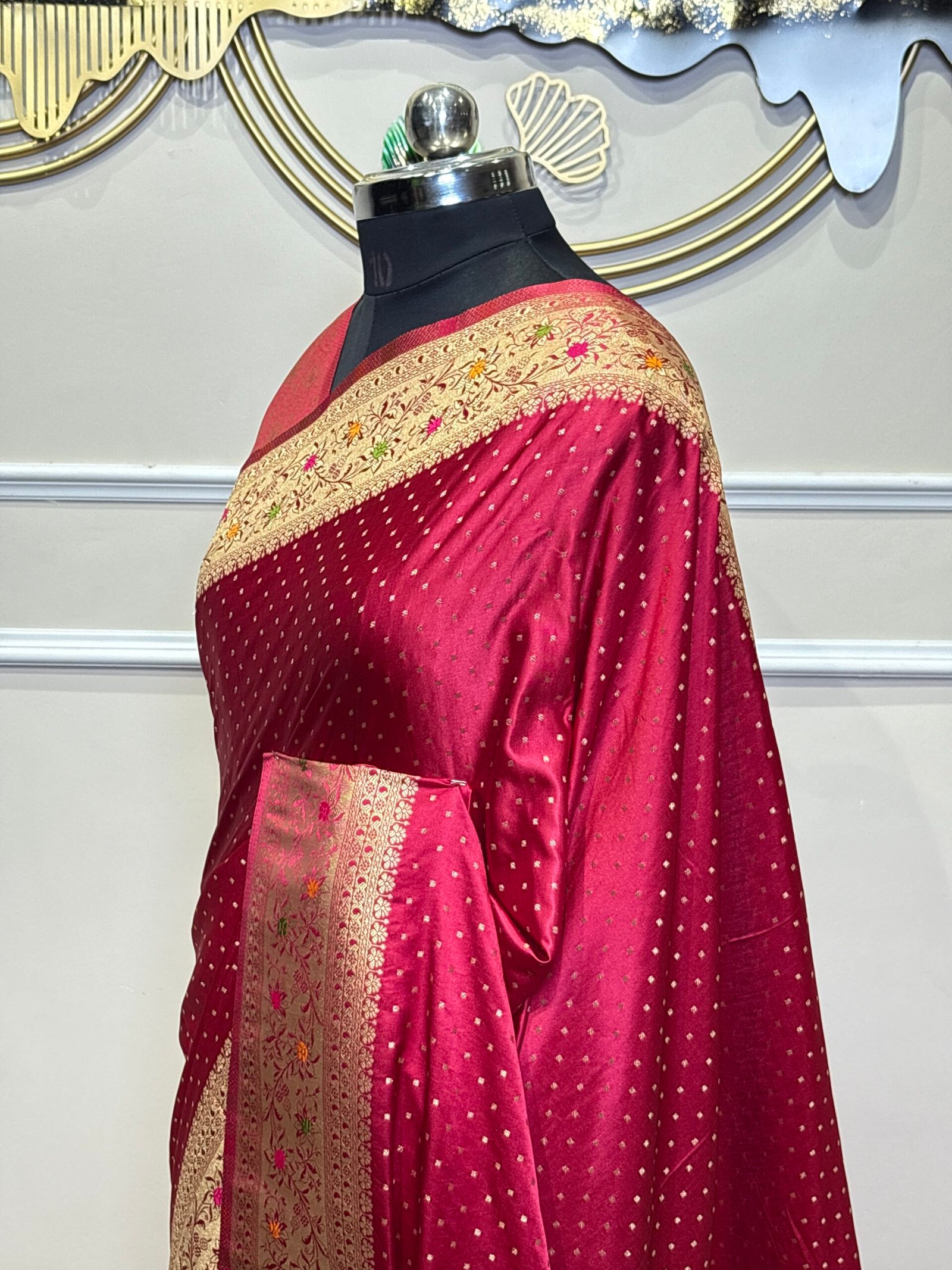 Magenta Mushroo Satin Saree with Golden Zari & Meenakari Floral Woven Border - Image 4