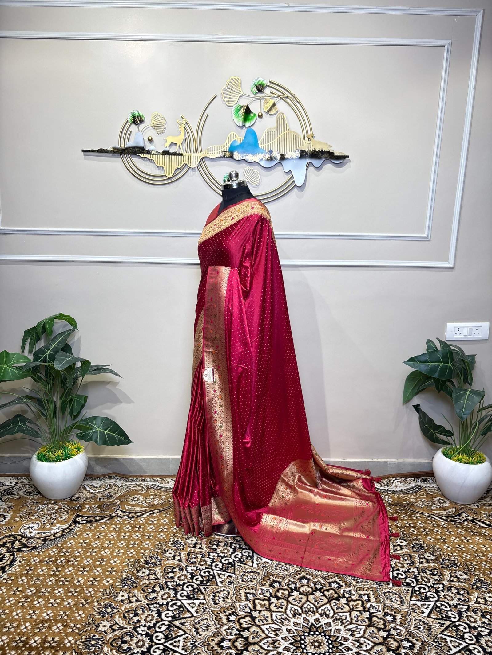 Magenta Mushroo Satin Saree with Golden Zari & Meenakari Floral Woven Border - Image 3