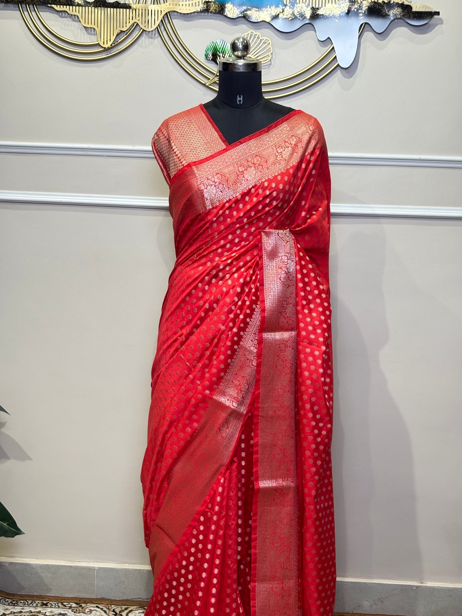 Elegant red Banarasi-style saree - Image 3