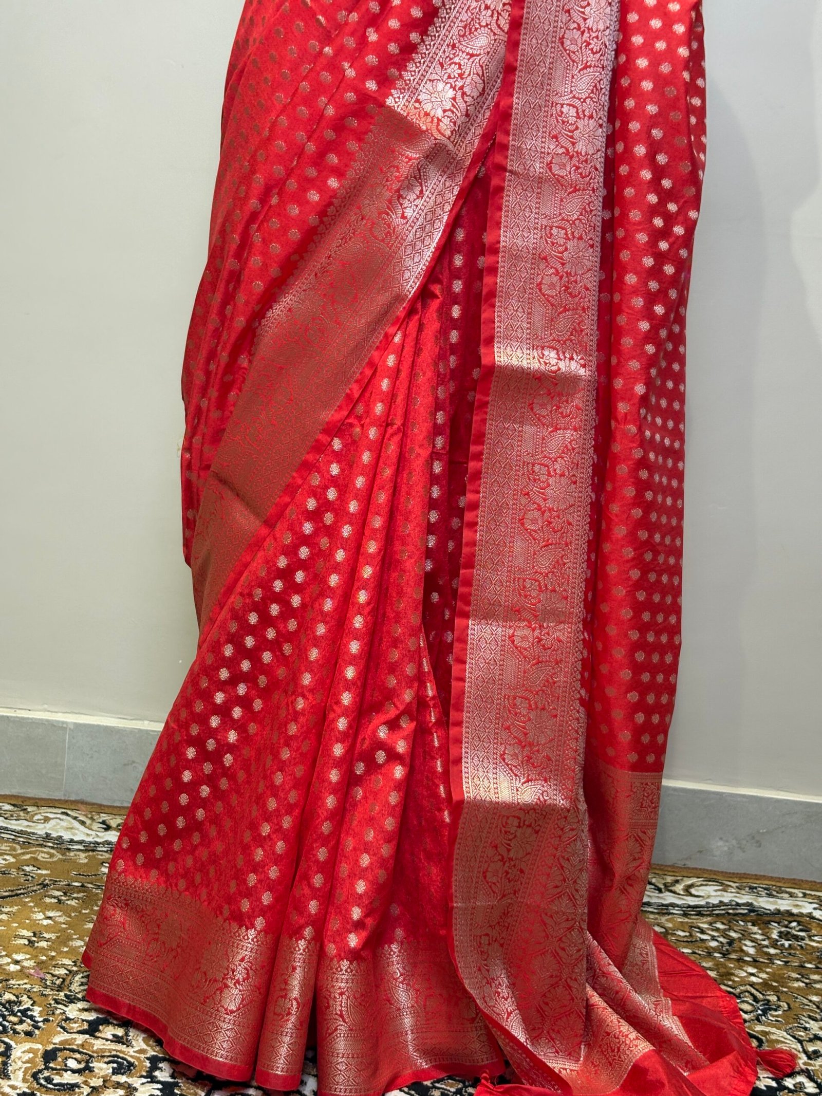 Elegant red Banarasi-style saree - Image 5