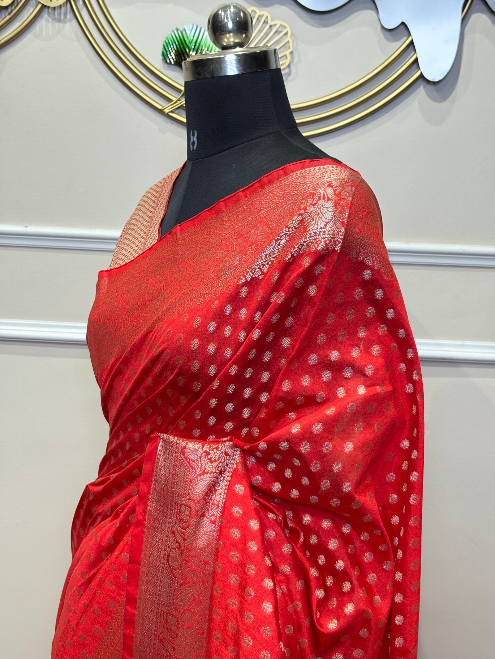 Elegant red Banarasi-style saree - Image 4