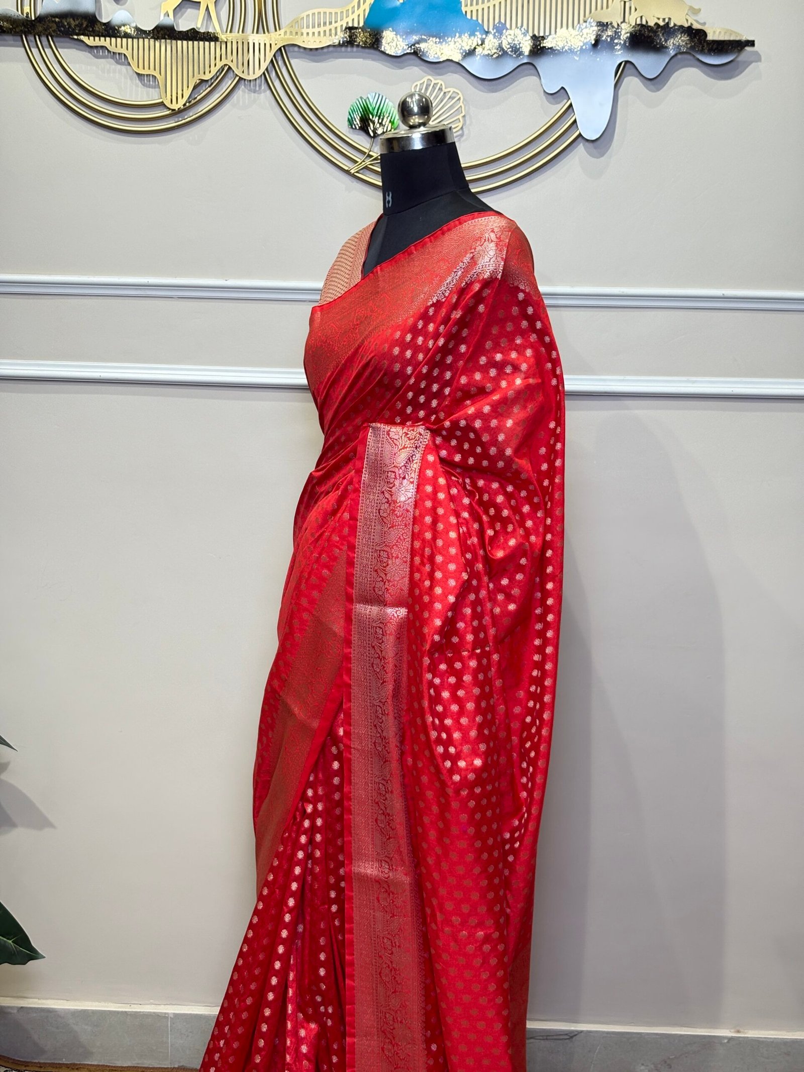 Elegant red Banarasi-style saree - Image 6