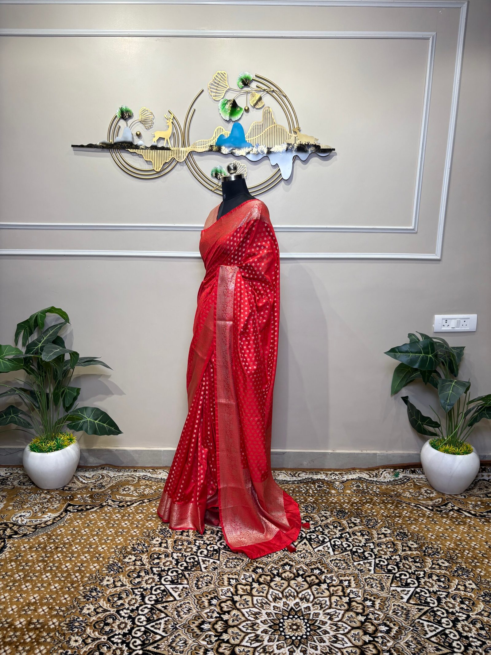 Elegant red Banarasi-style saree - Image 7
