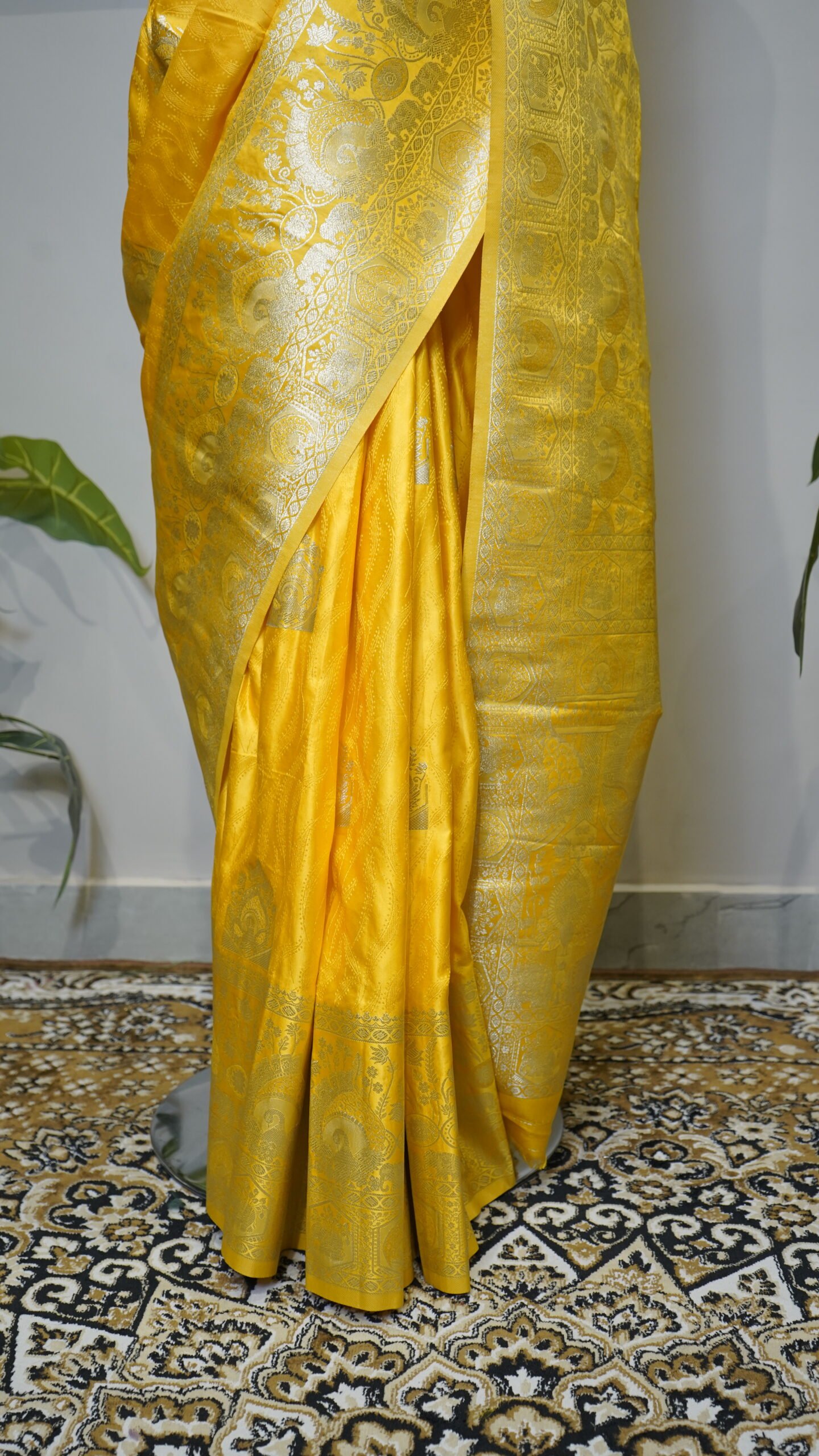 Yellow Banarasi Saree with Golden Zari Weaving & Rich Traditional Border - Image 4