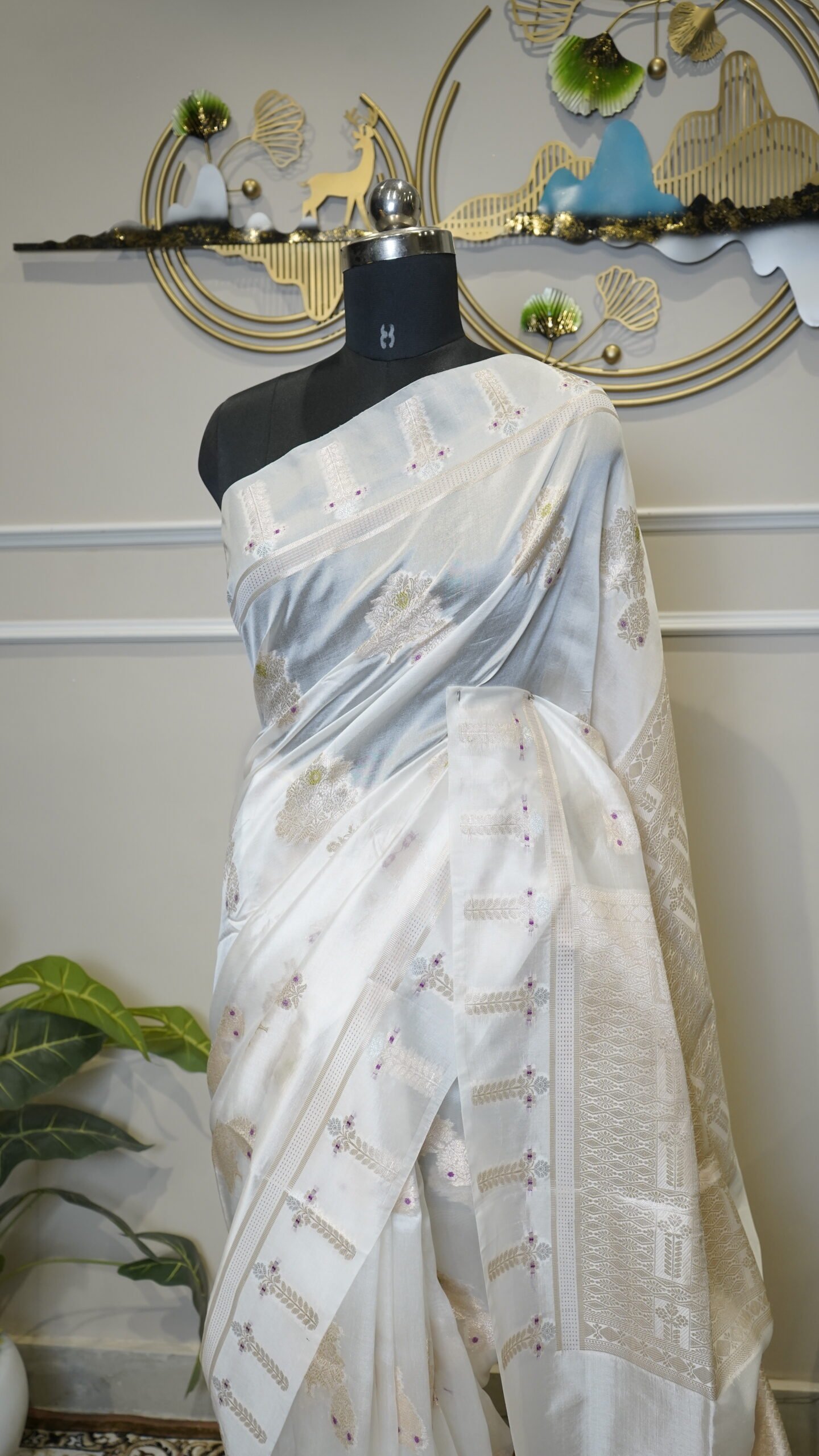 Elegant White Dupion Fabric Saree with Silver Zari Woven Border - Image 3