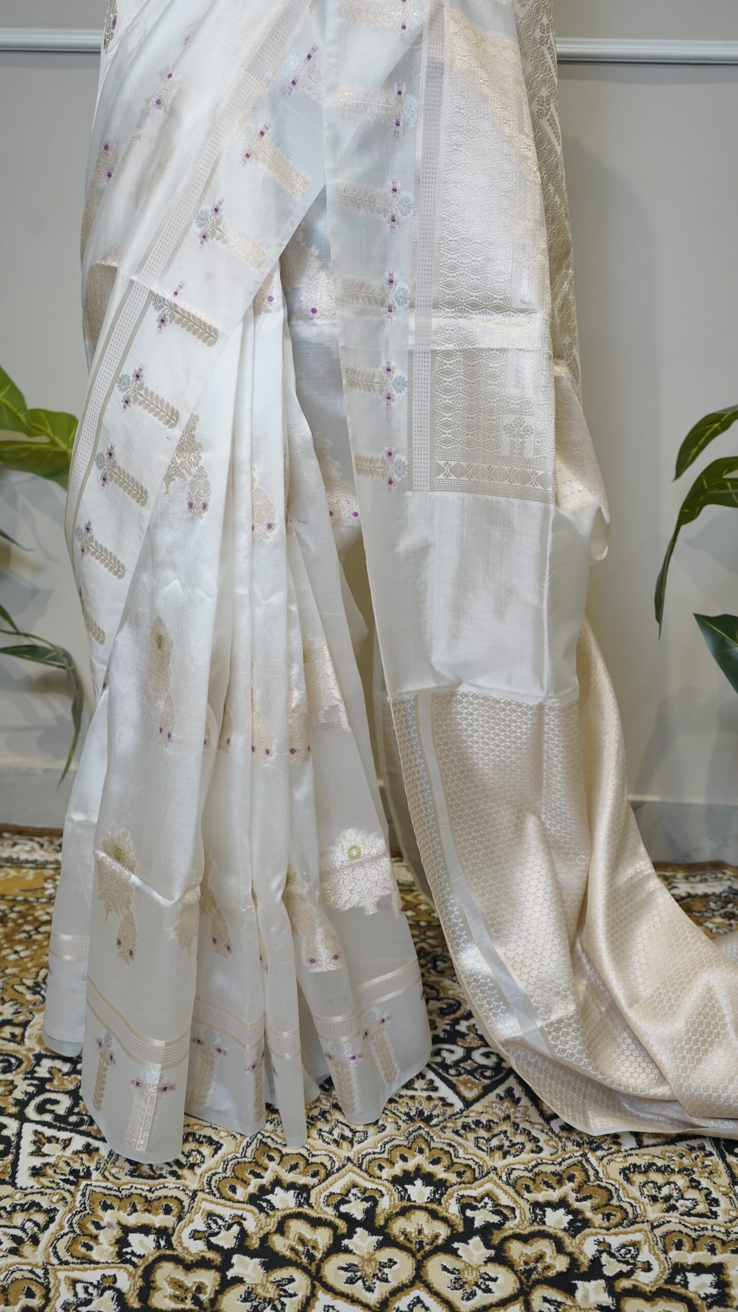 Elegant White Dupion Fabric Saree with Silver Zari Woven Border - Image 4