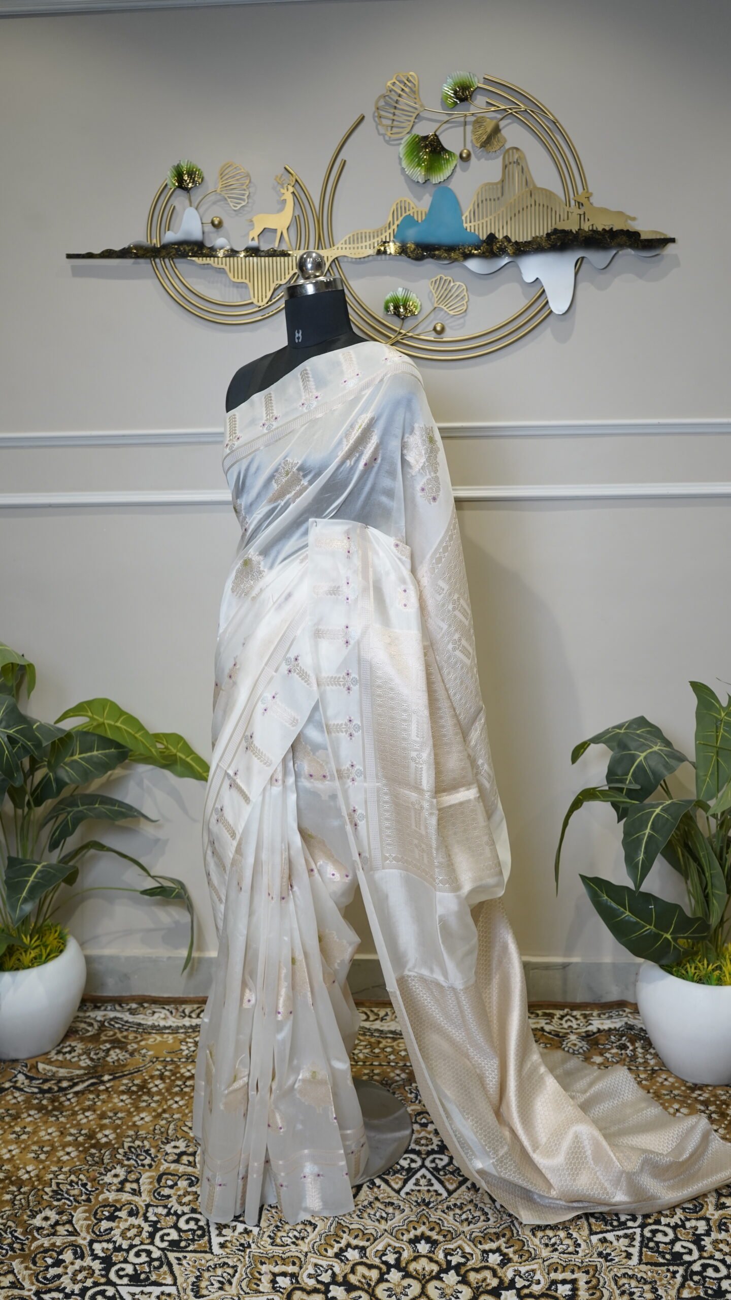 Elegant White Dupion Fabric Saree with Silver Zari Woven Border - Image 5