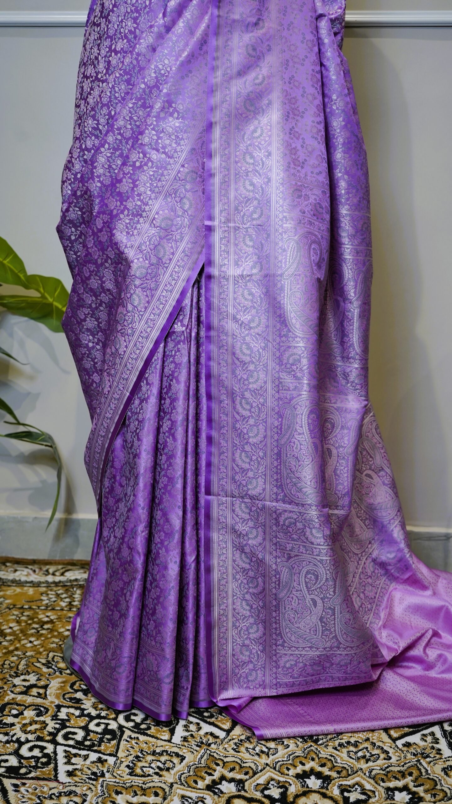 Pure Banarasi Lavender Saree with Silver Zari Floral Weaving - Image 4