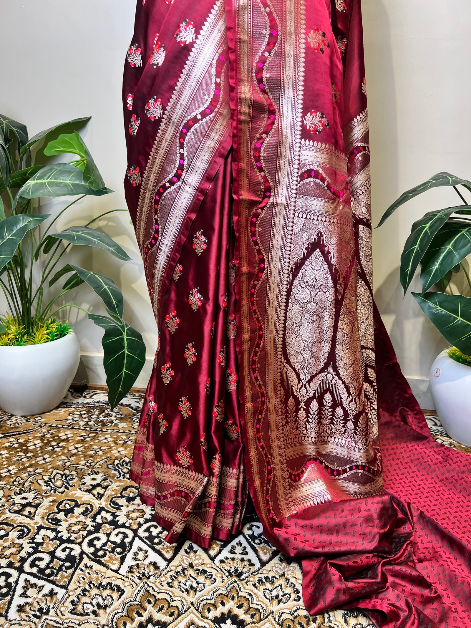 Pure Banarasi Saree in Deep Wine Maroon with Floral Zari Work - Image 4
