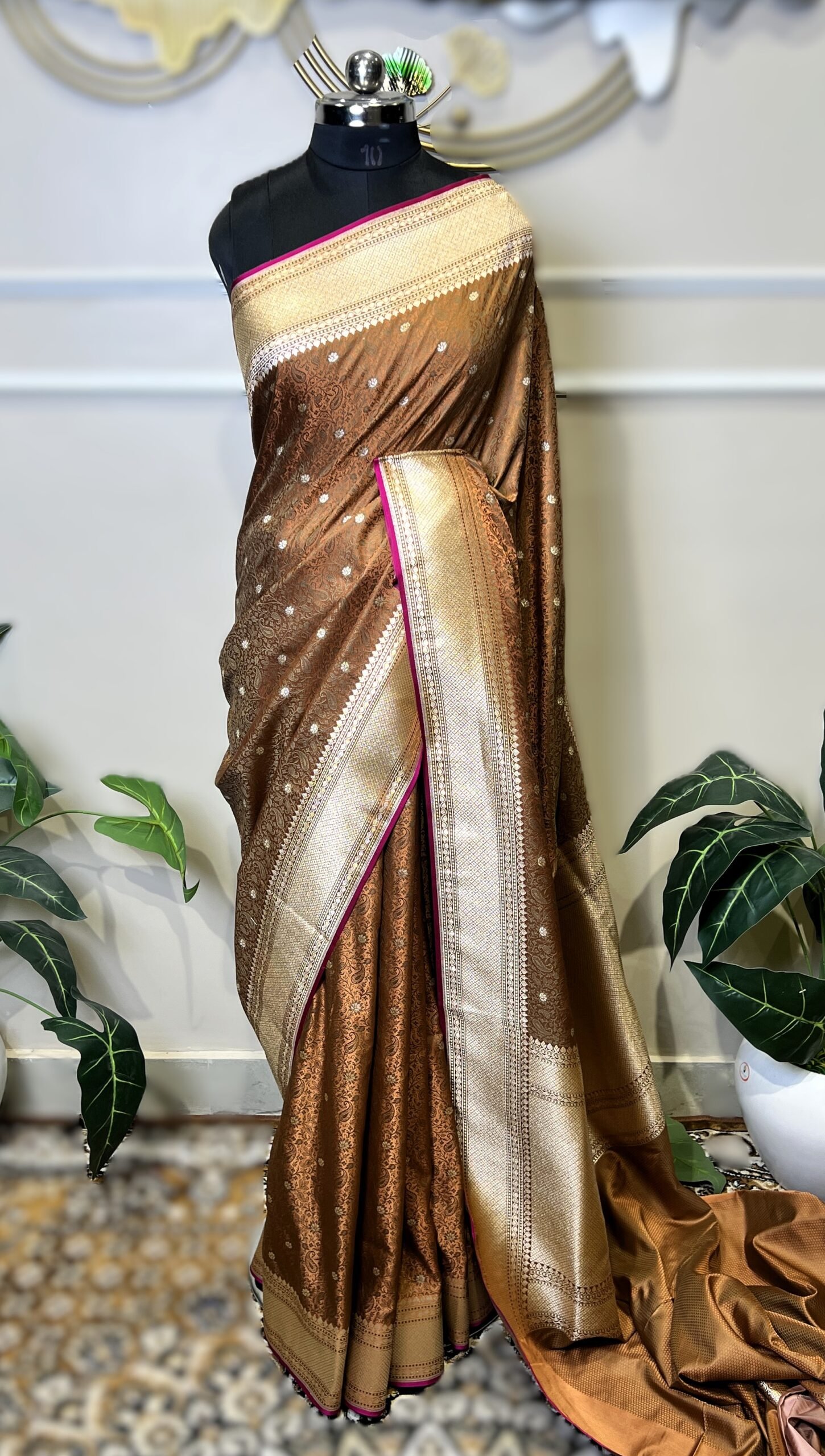 Pure Banarasi Brown Saree with Rich Golden Border and Pink Contrast Piping - Image 5