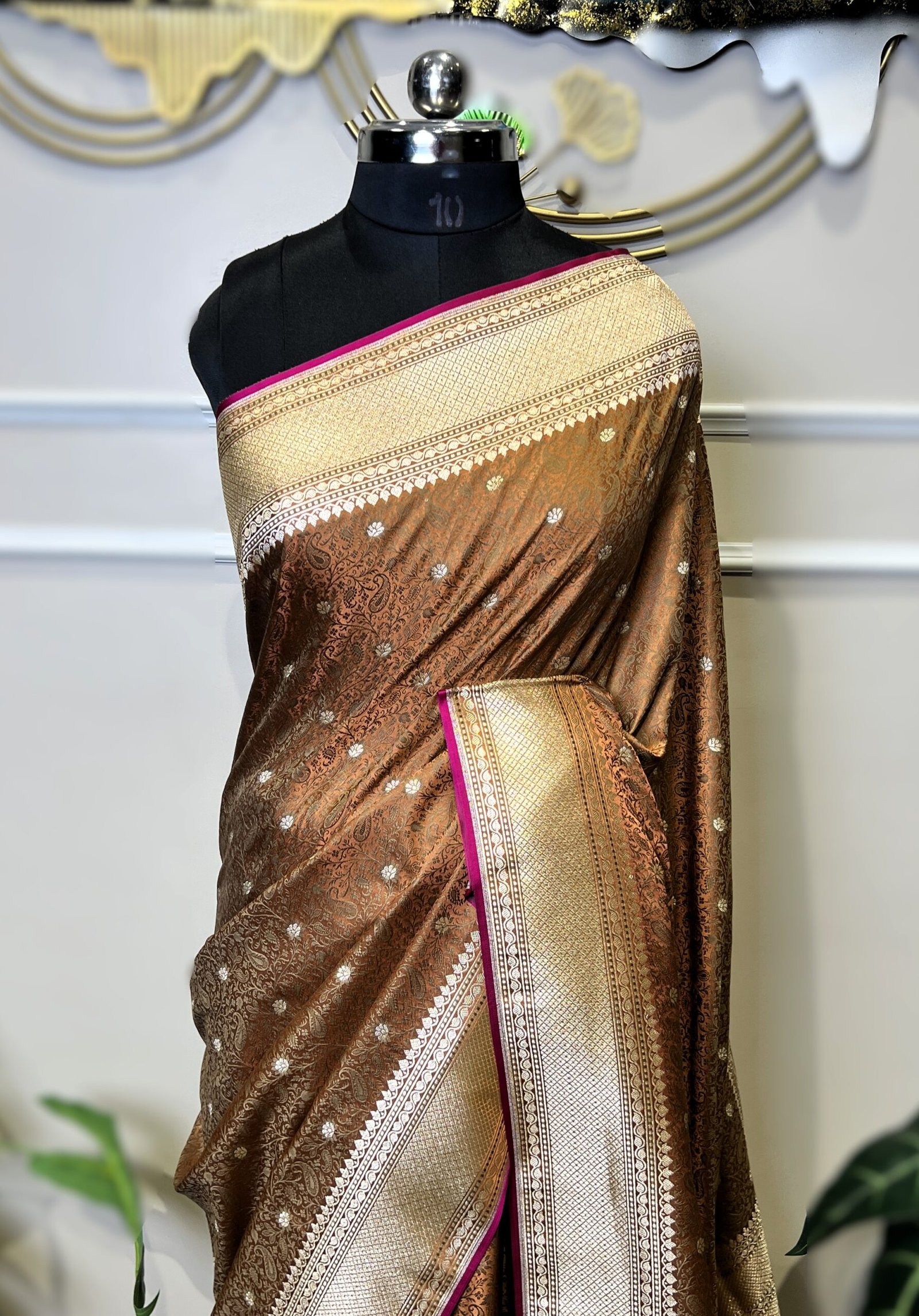 Pure Banarasi Brown Saree with Rich Golden Border and Pink Contrast Piping - Image 4