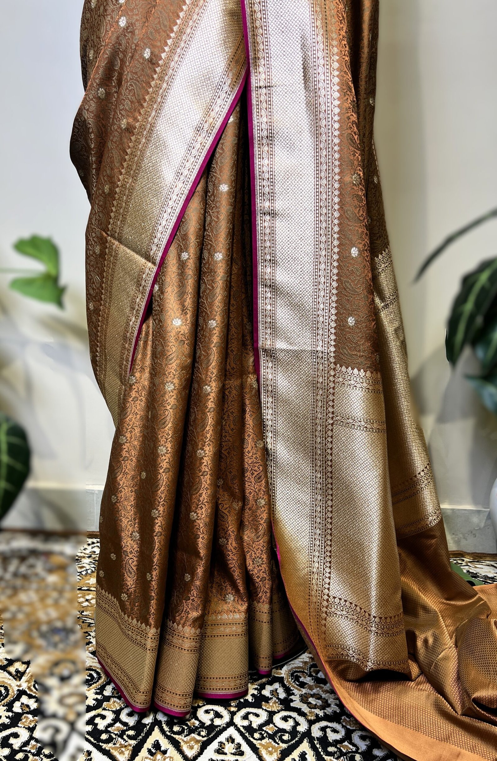Pure Banarasi Brown Saree with Rich Golden Border and Pink Contrast Piping - Image 3