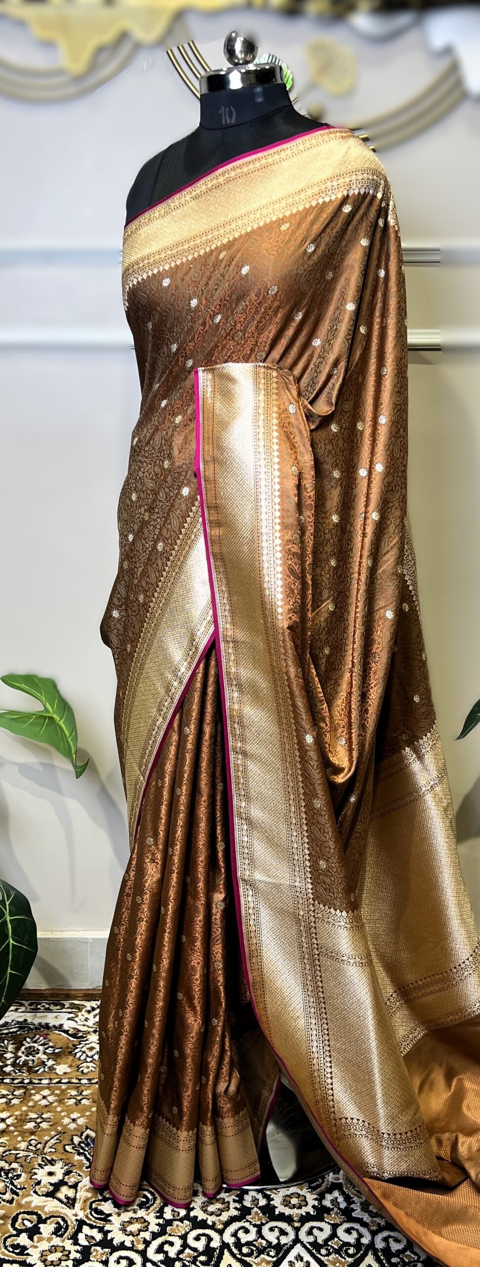 Pure Banarasi Brown Saree with Rich Golden Border and Pink Contrast Piping - Image 7