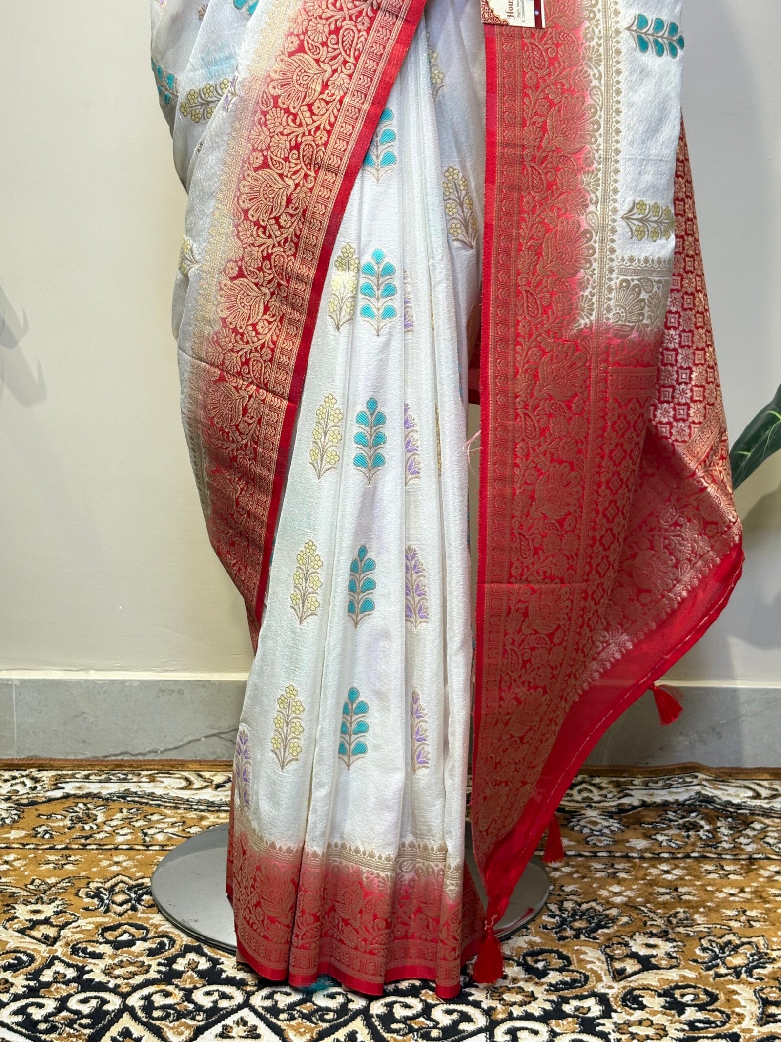Ivory White Banarasi Silk Saree with Crimson Red Zari Border - Image 3