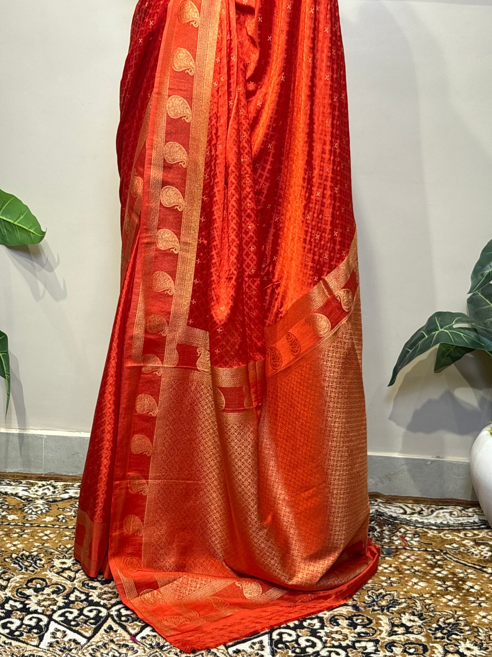 Red Banarasi Saree with Golden Zari Paisley Border - Image 7