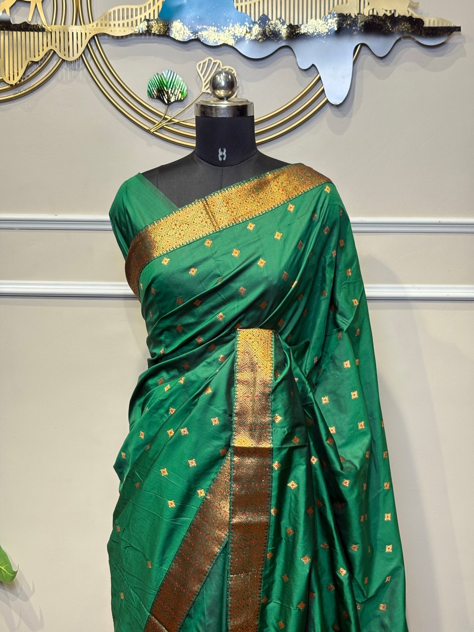 Emerald Green Banarasi Silk Saree with Zari Buti - Image 4