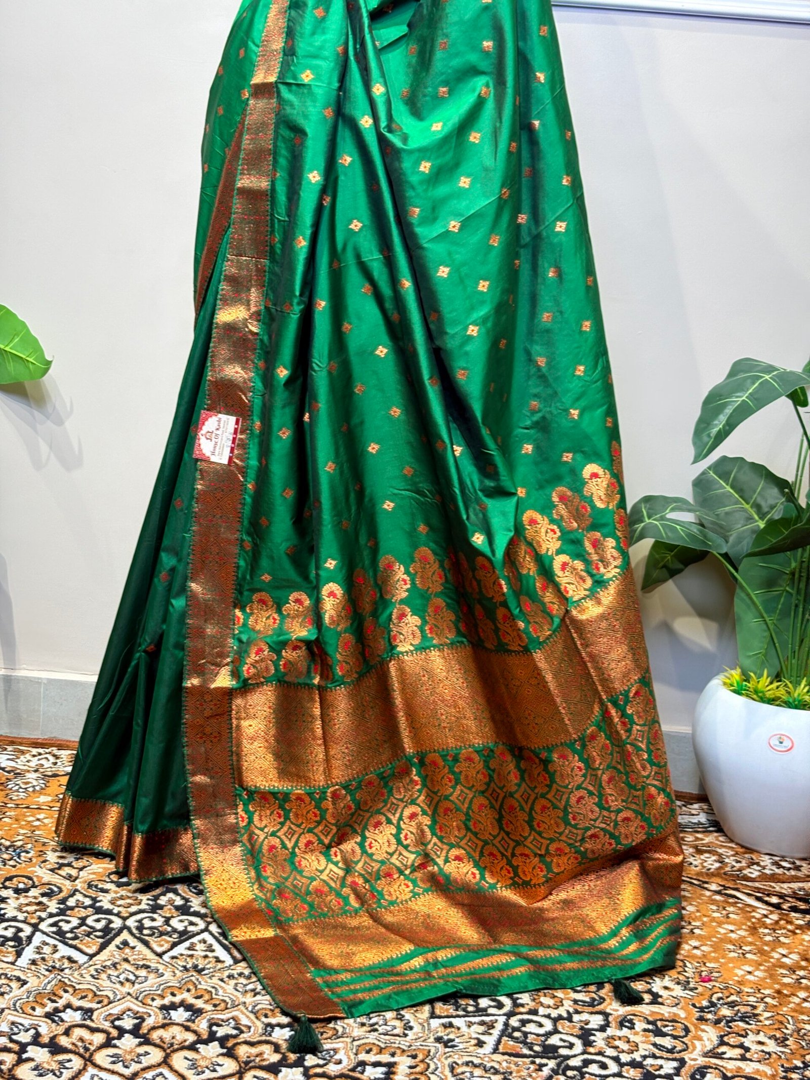 Emerald Green Banarasi Silk Saree with Zari Buti - Image 5