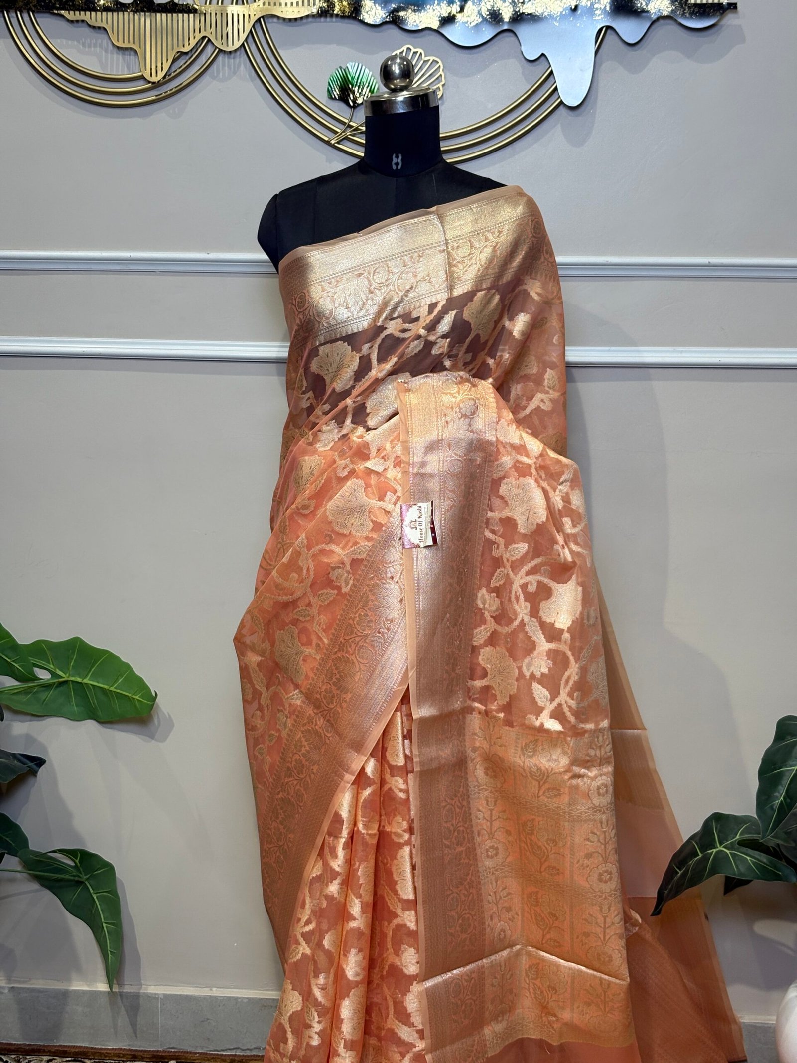 Peach Banarasi Silk Saree with Zari Floral Weave - Image 5