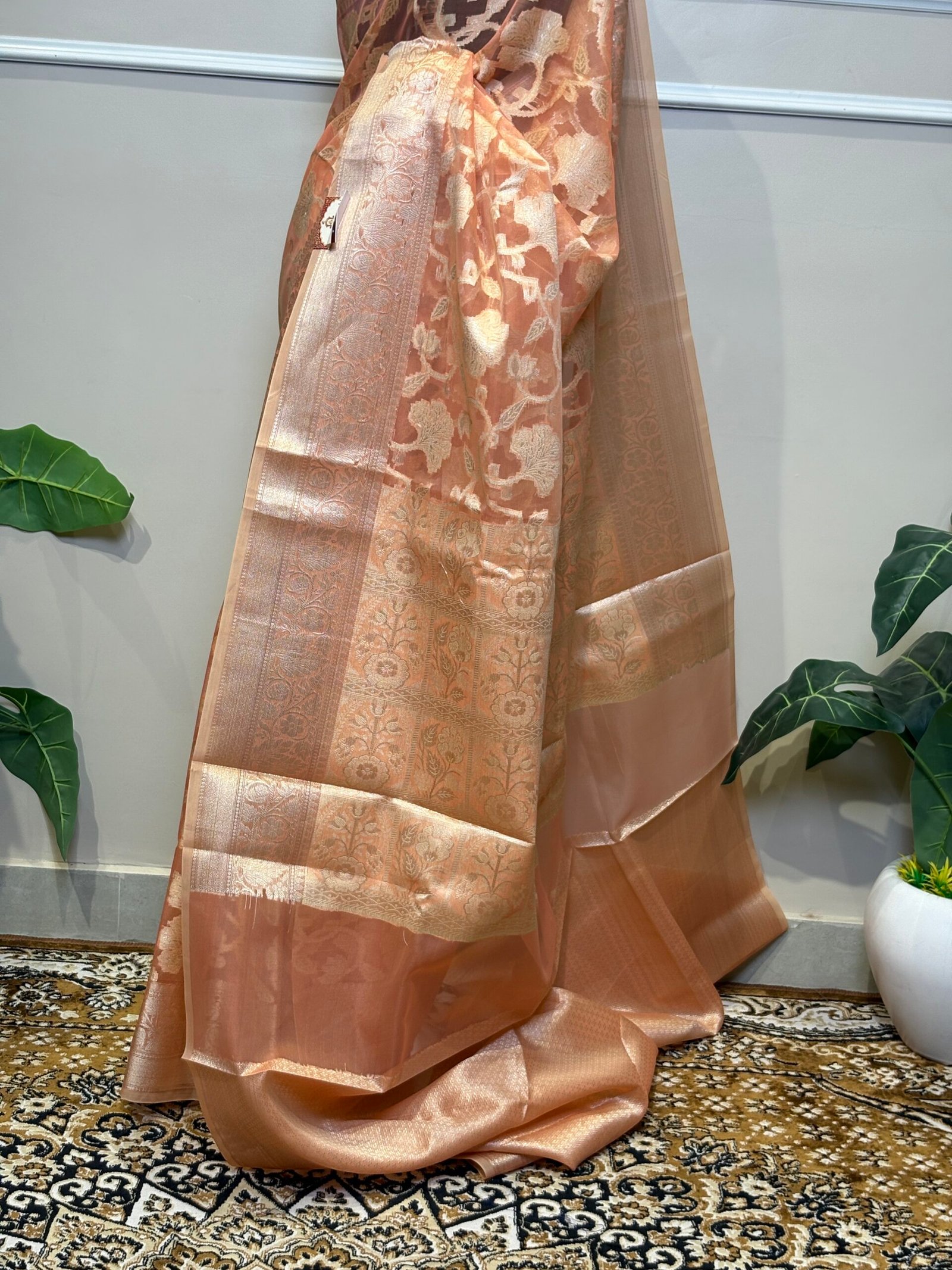 Peach Banarasi Silk Saree with Zari Floral Weave - Image 4