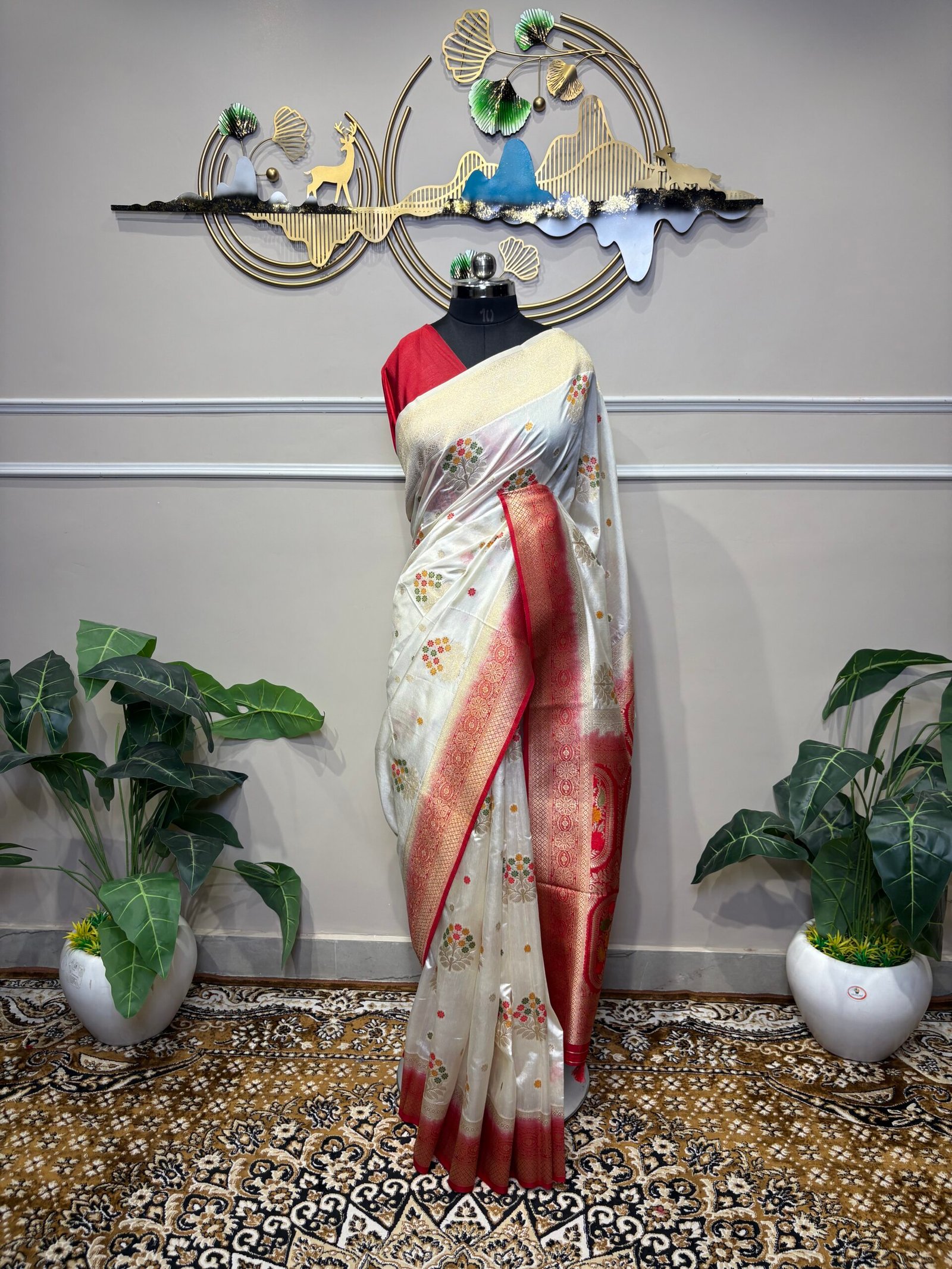 Ivory Banarasi Saree with Red Border - Image 2