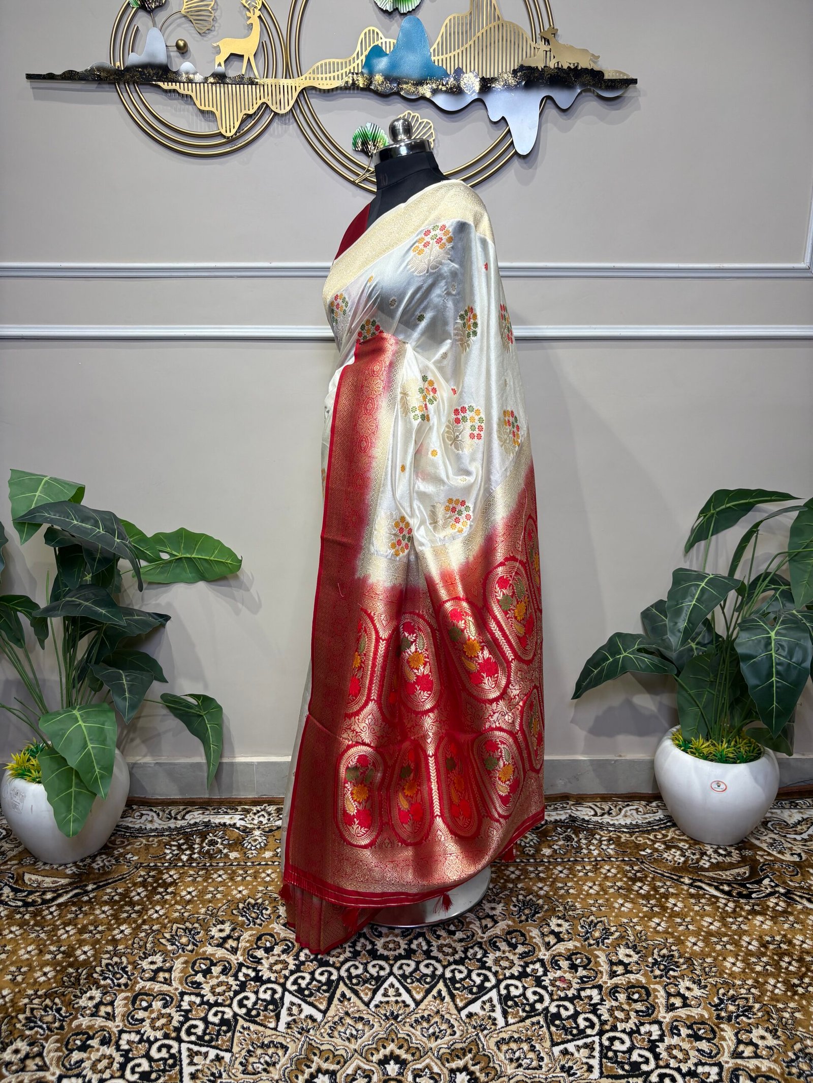 Ivory Banarasi Saree with Red Border - Image 6
