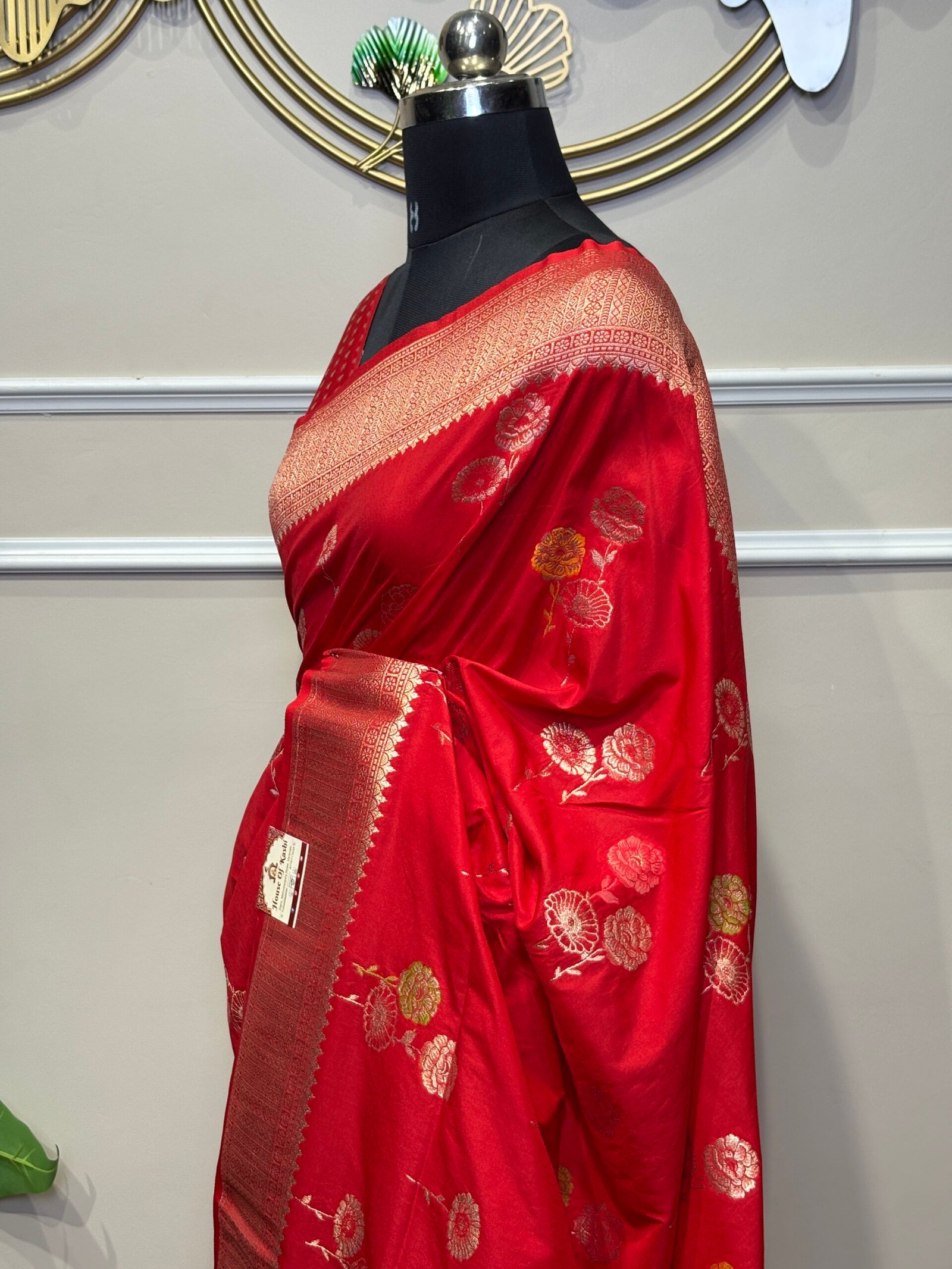 Red Banarasi Silk Saree with Traditional Zari Motifs - Image 5