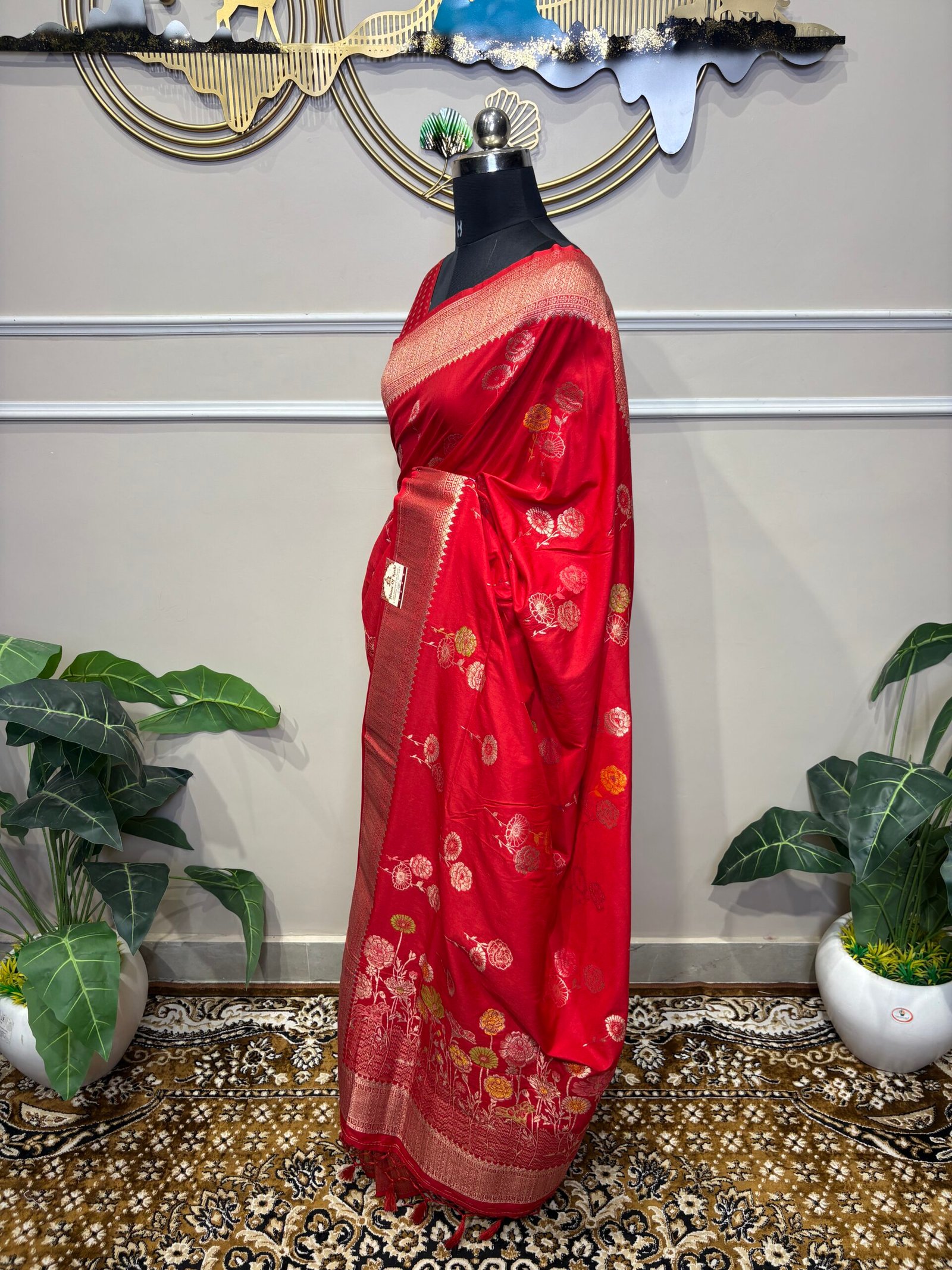 Red Banarasi Silk Saree with Floral Zari - Image 4