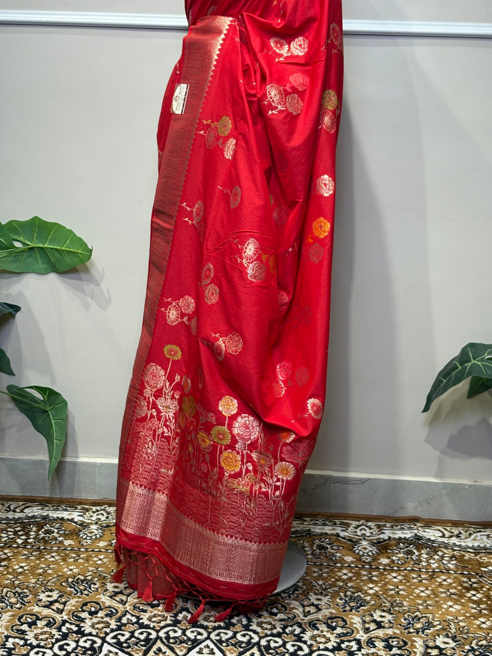 Red Banarasi Silk Saree with Traditional Zari Motifs - Image 3