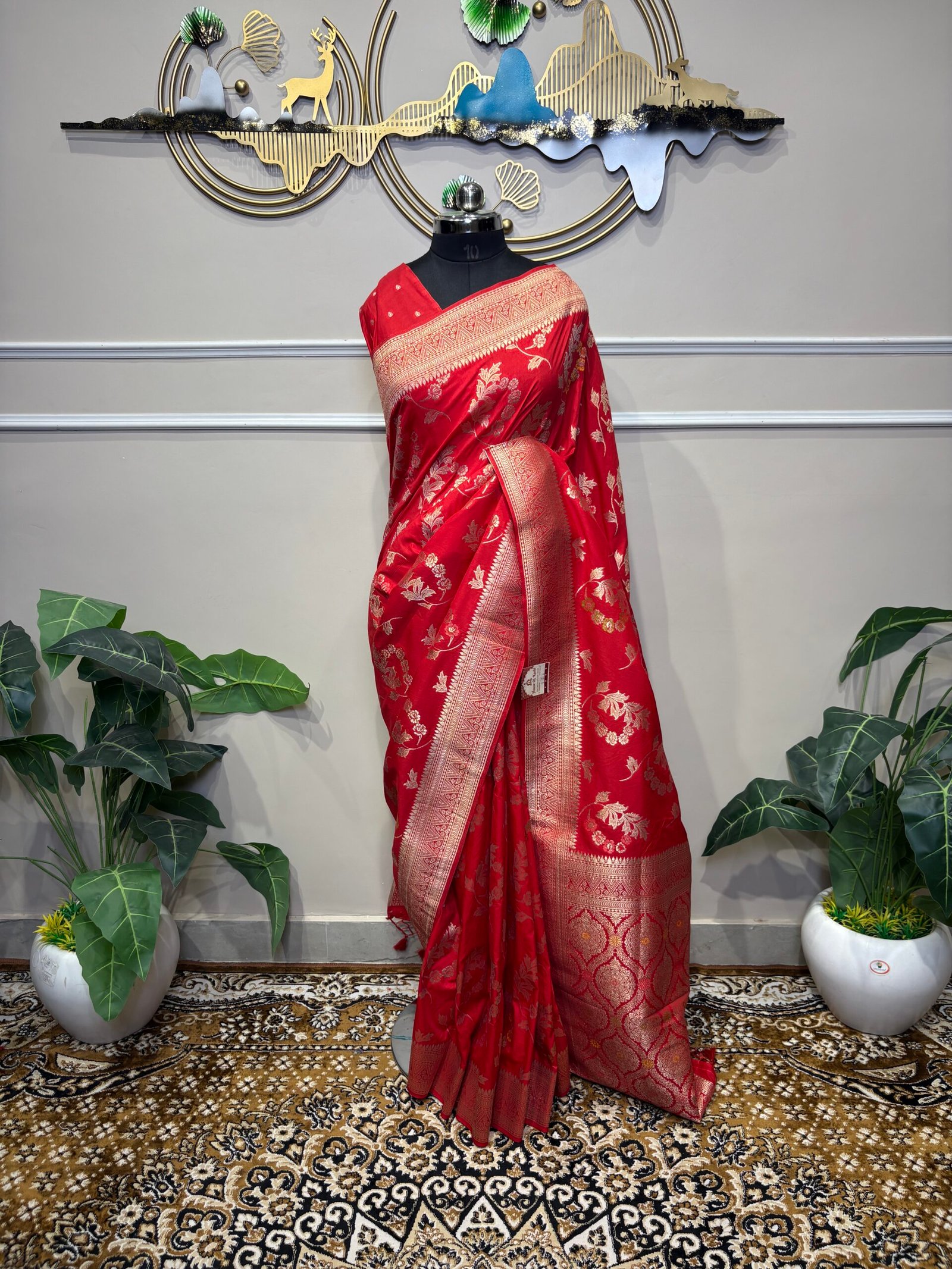 Red Banarasi Silk Saree with Floral Zari - Image 3