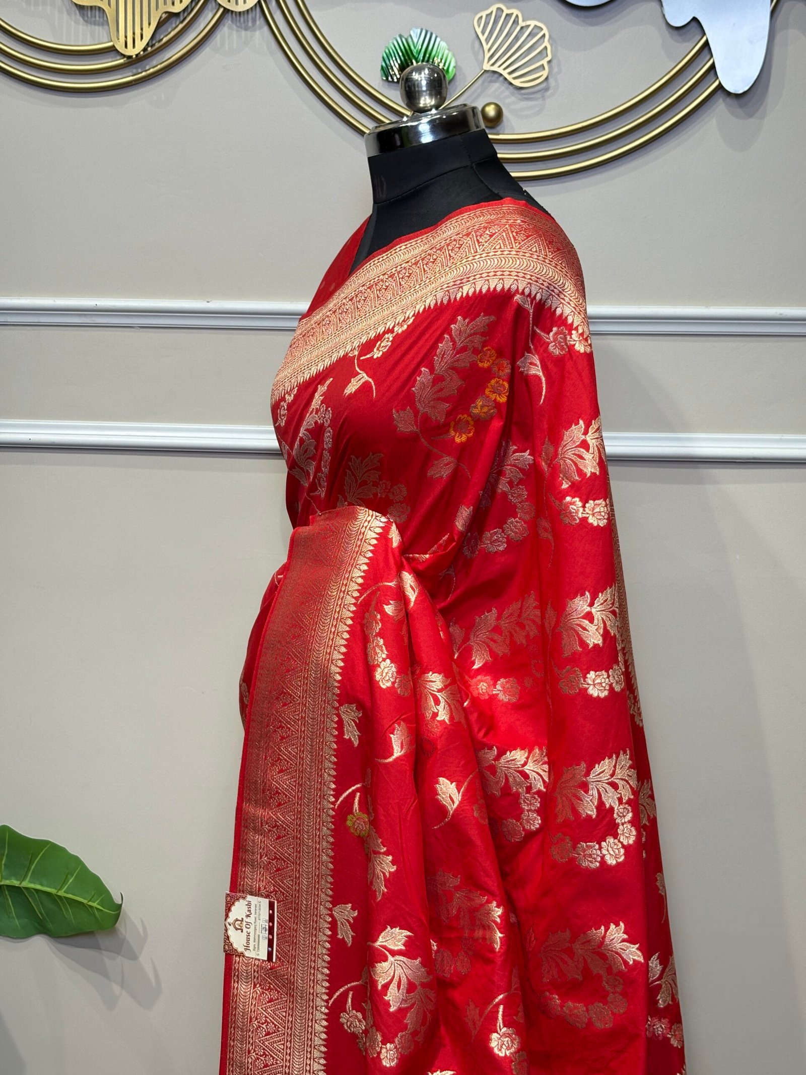 Red Banarasi Silk Saree with Floral Zari - Image 5