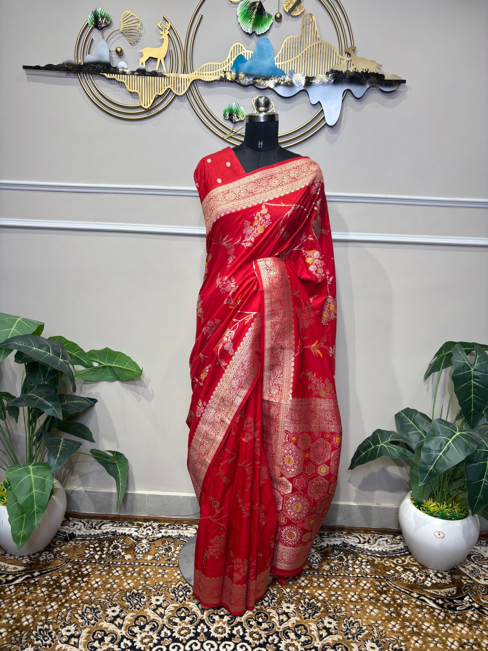 Red Banarasi Silk Saree with Floral Zari Motifs - Image 2