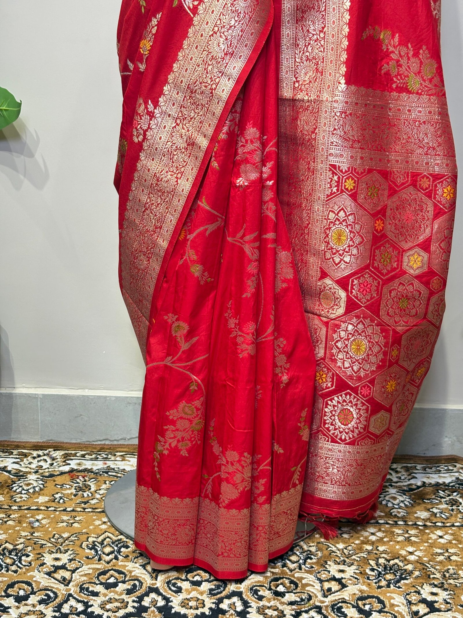 Red Banarasi Silk Saree with Floral Zari Motifs - Image 4