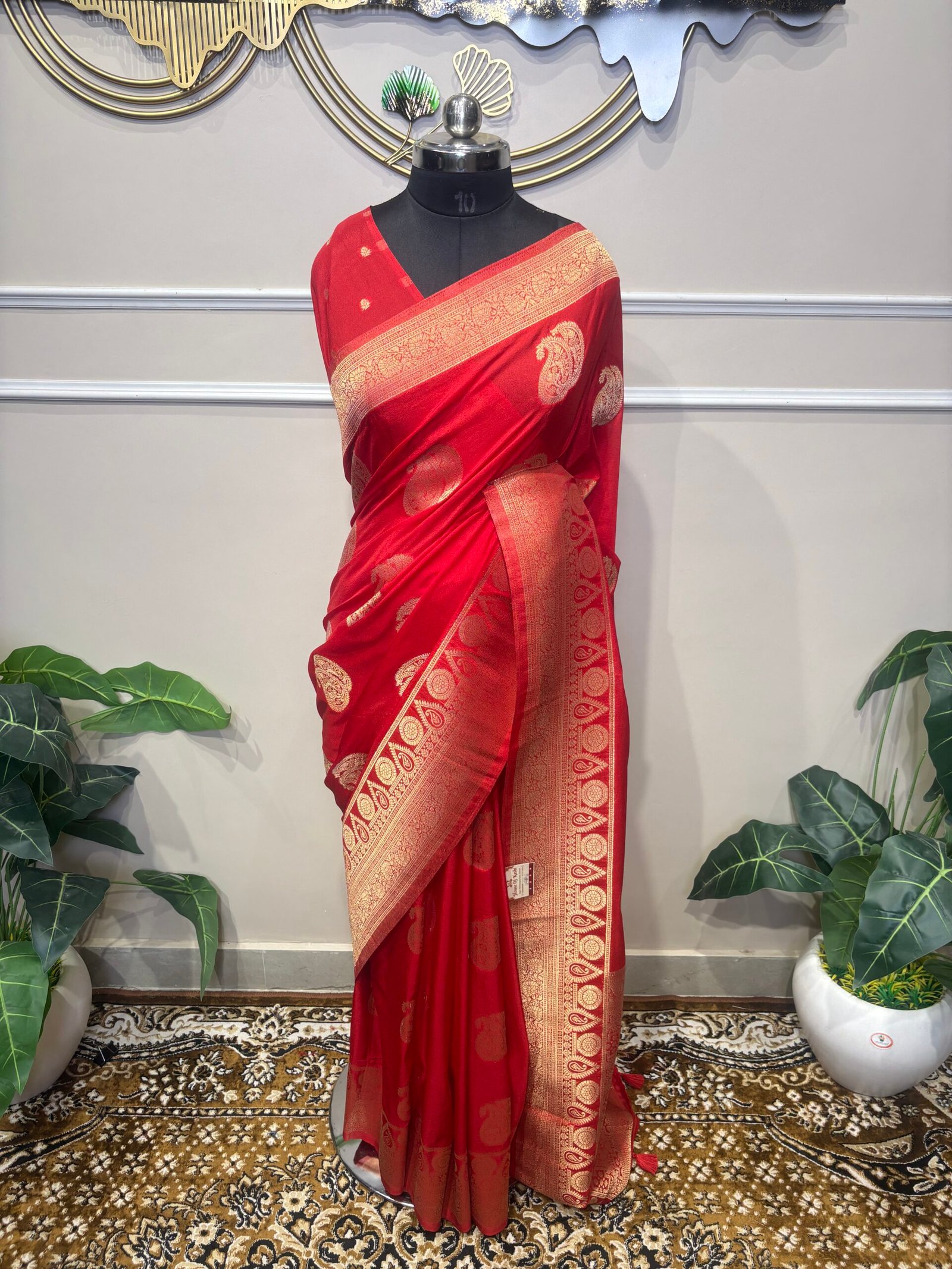 Red Banarasi Silk Saree with Paisley Zari Motifs - Image 2