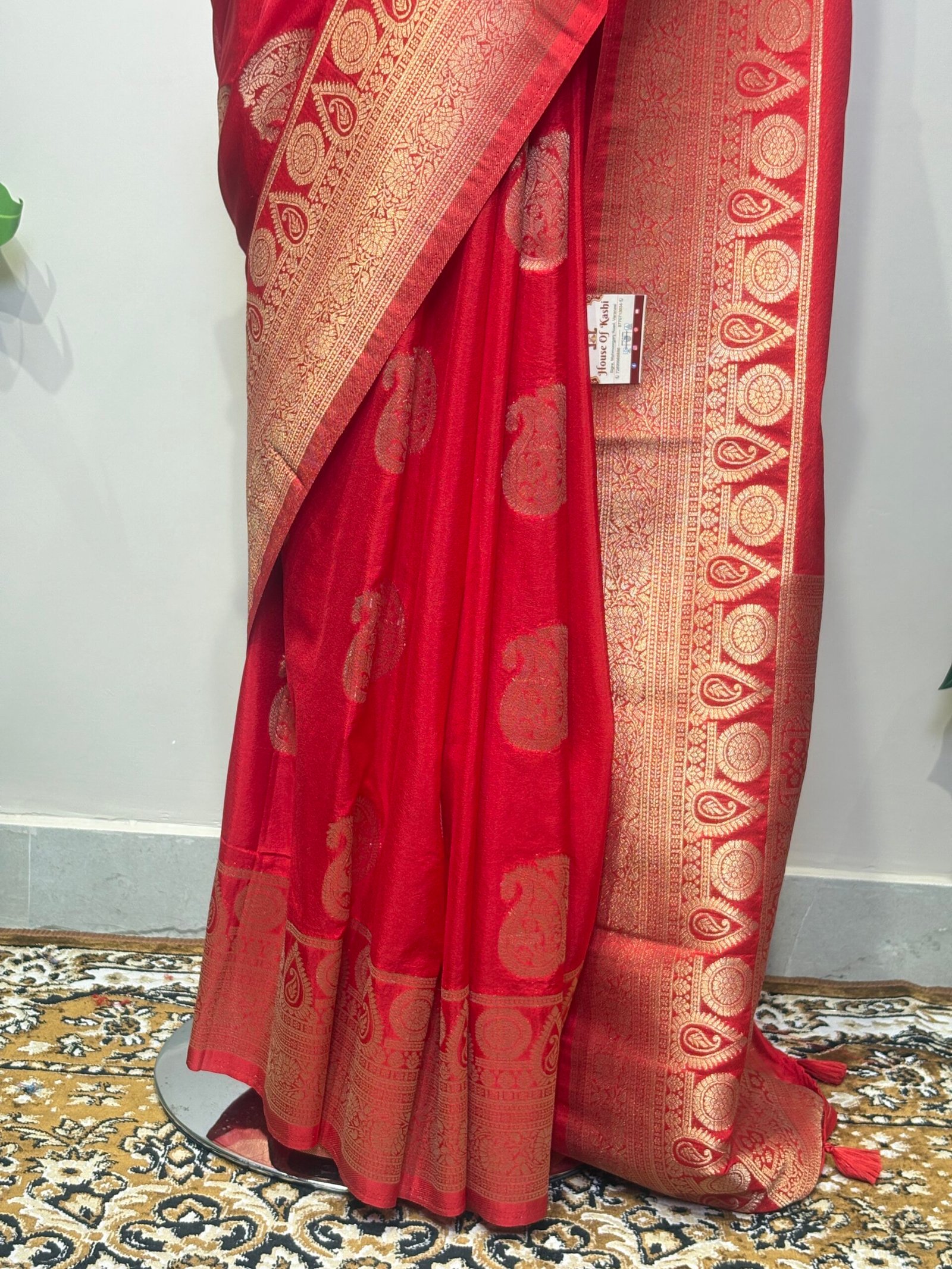 Red Banarasi Silk Saree with Paisley Zari Motifs - Image 5