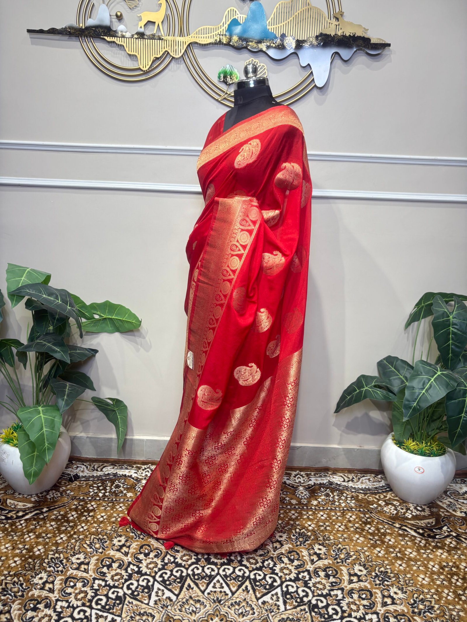 Red Banarasi Silk Saree with Paisley Zari Motifs - Image 4