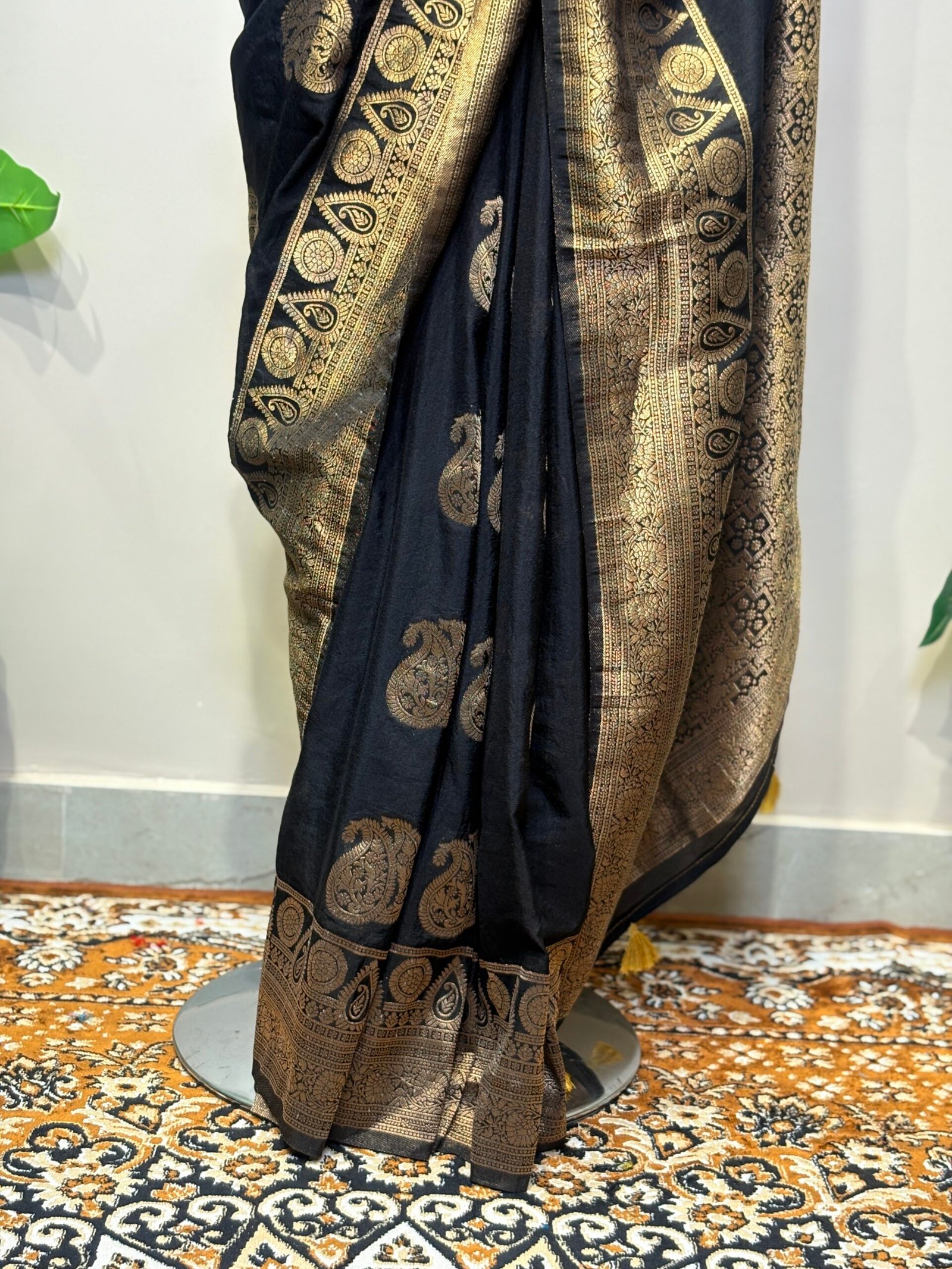 Black & Antique Gold Banarasi Saree - Image 6