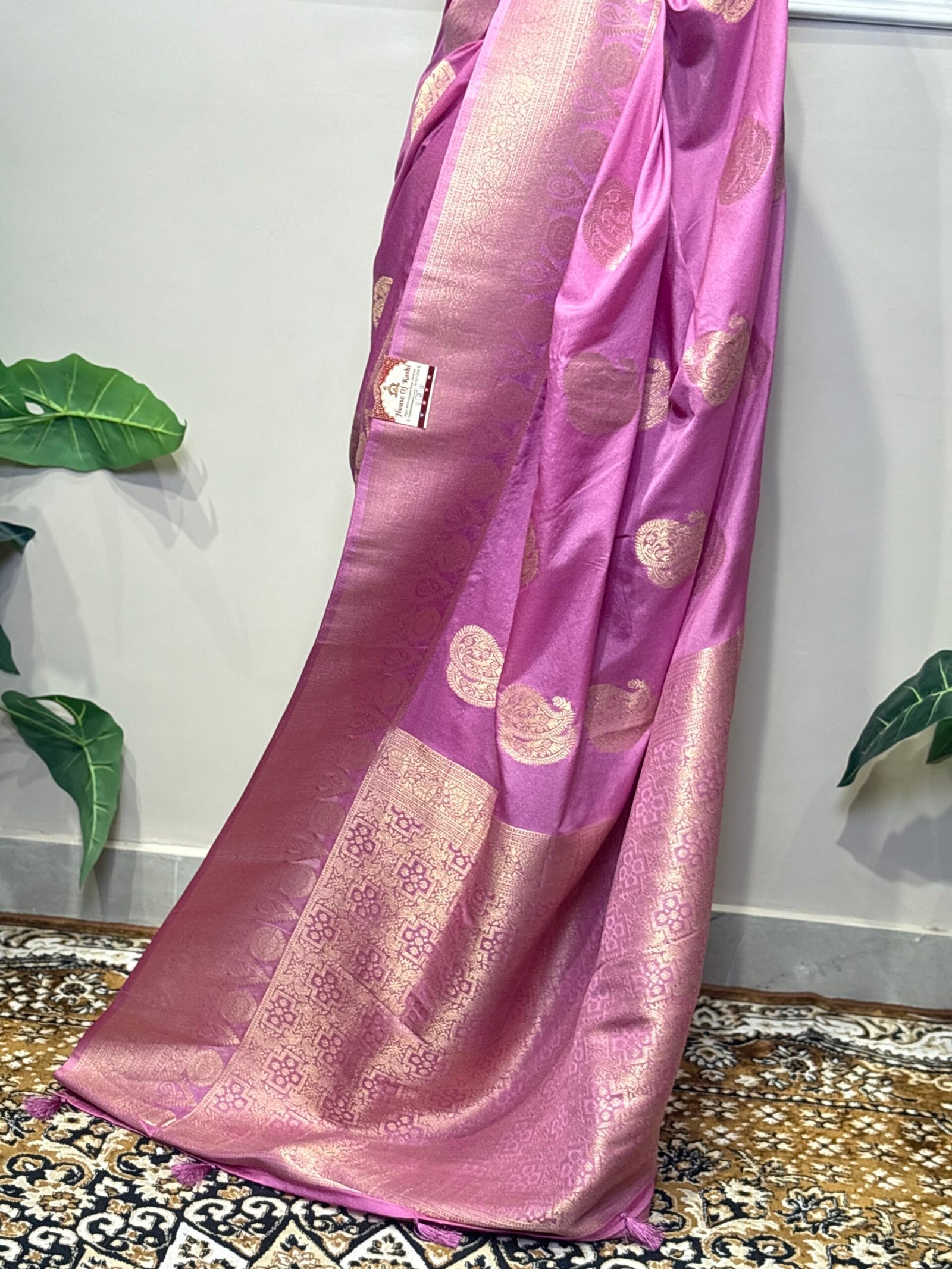 Rose Pink Banarasi Silk Saree with Golden Zari Paisley Motifs - Image 5