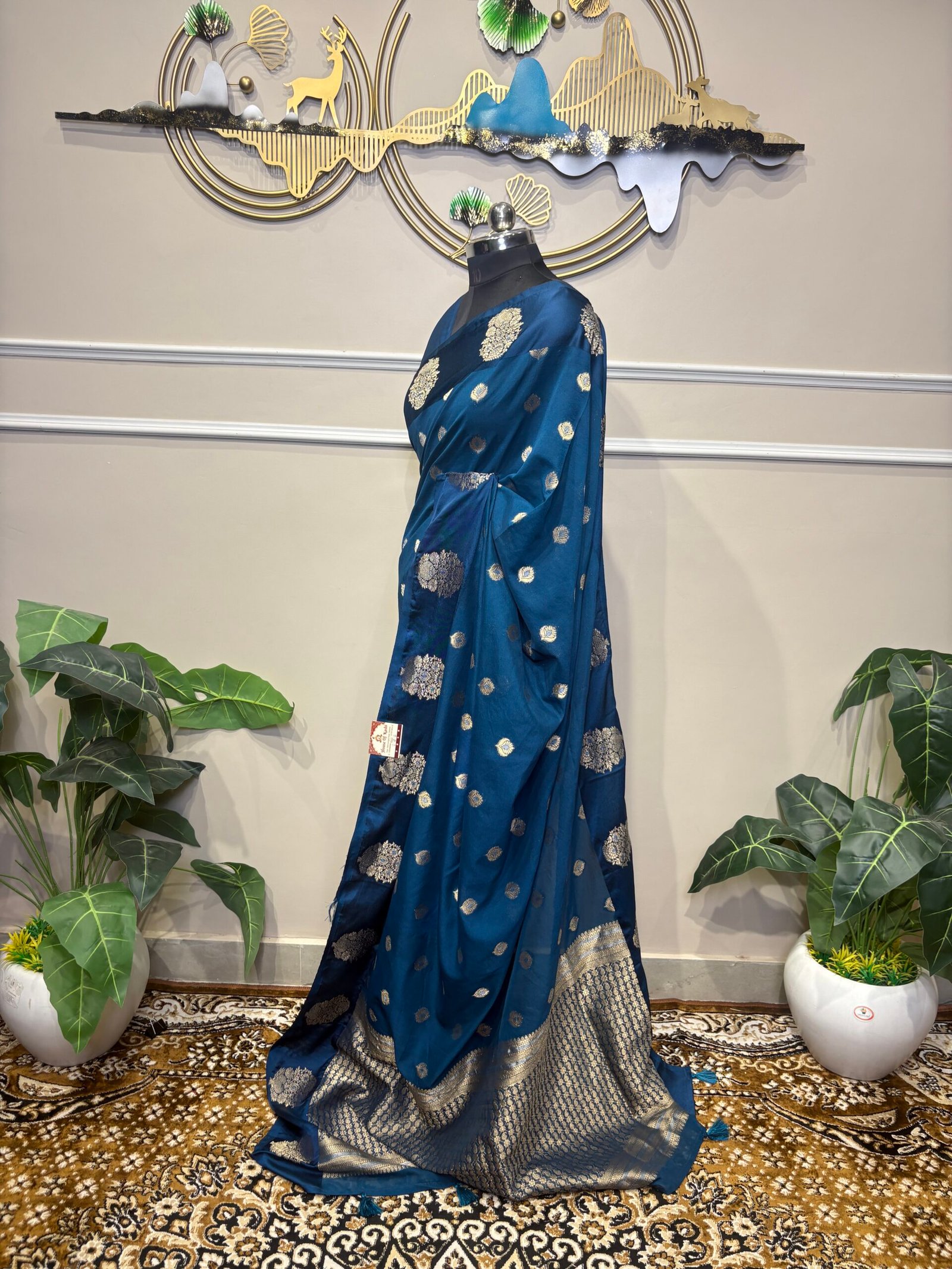 Royal Blue Banarasi Silk Saree with Golden Zari Buta Motifs - Image 5
