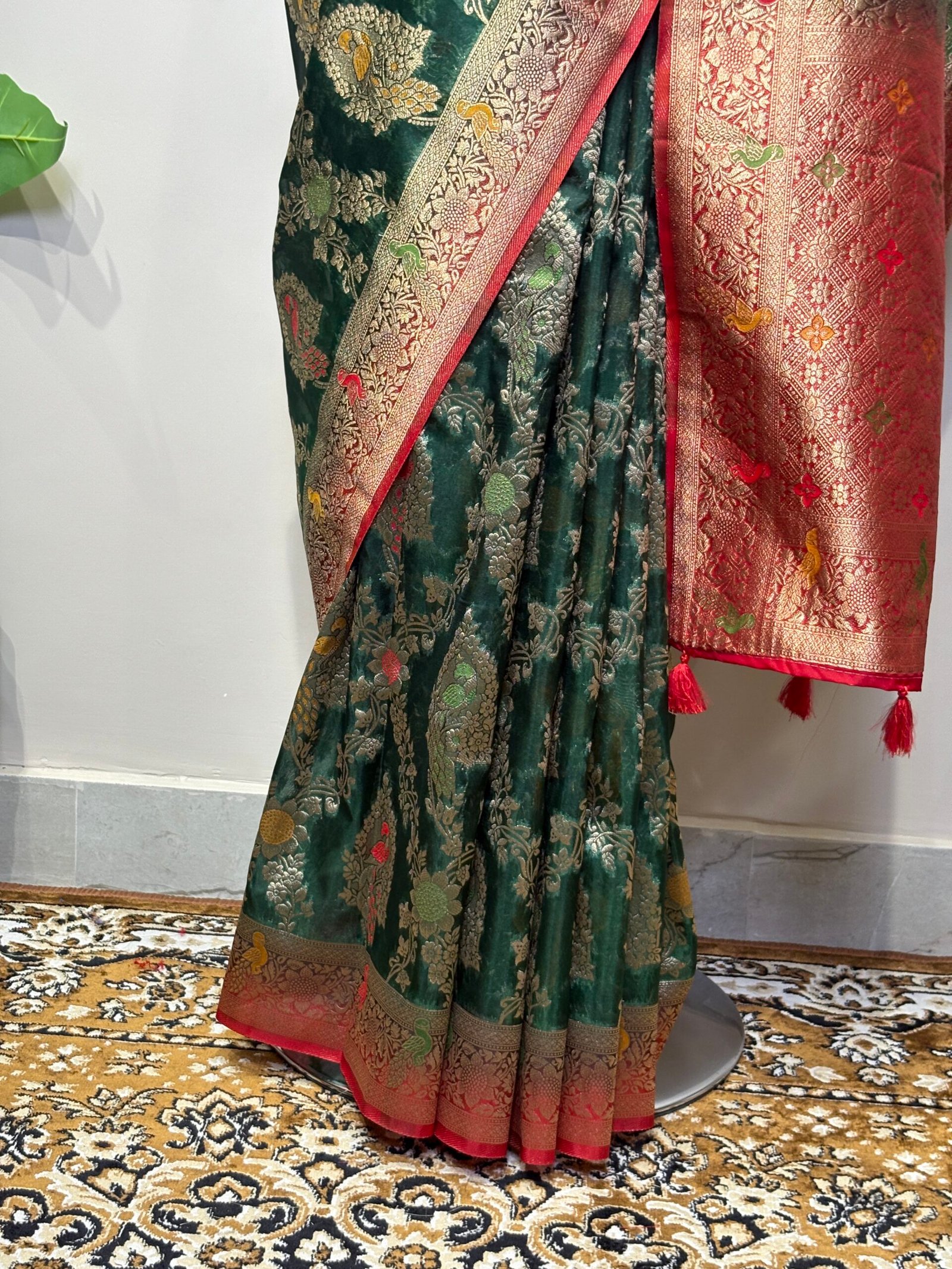 Royal Bottle Green & Crimson Red Banarasi Silk Saree with Meenakari Shikargah Jaal & Zari Border - Image 4