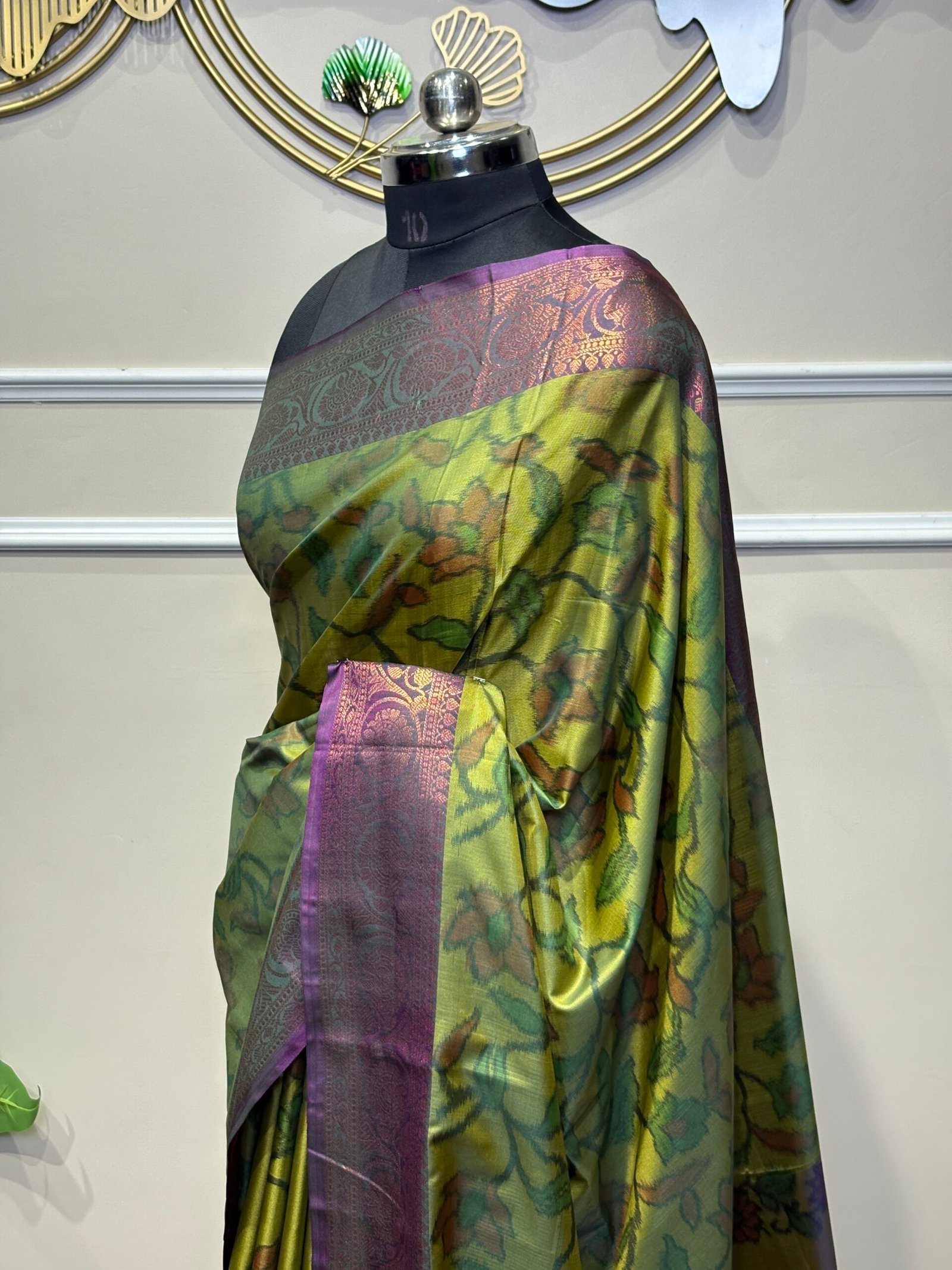 Dual-Tone Olive Green & Plum Silk Saree with Floral Jaal & Copper Zari Brocade Border - Image 6