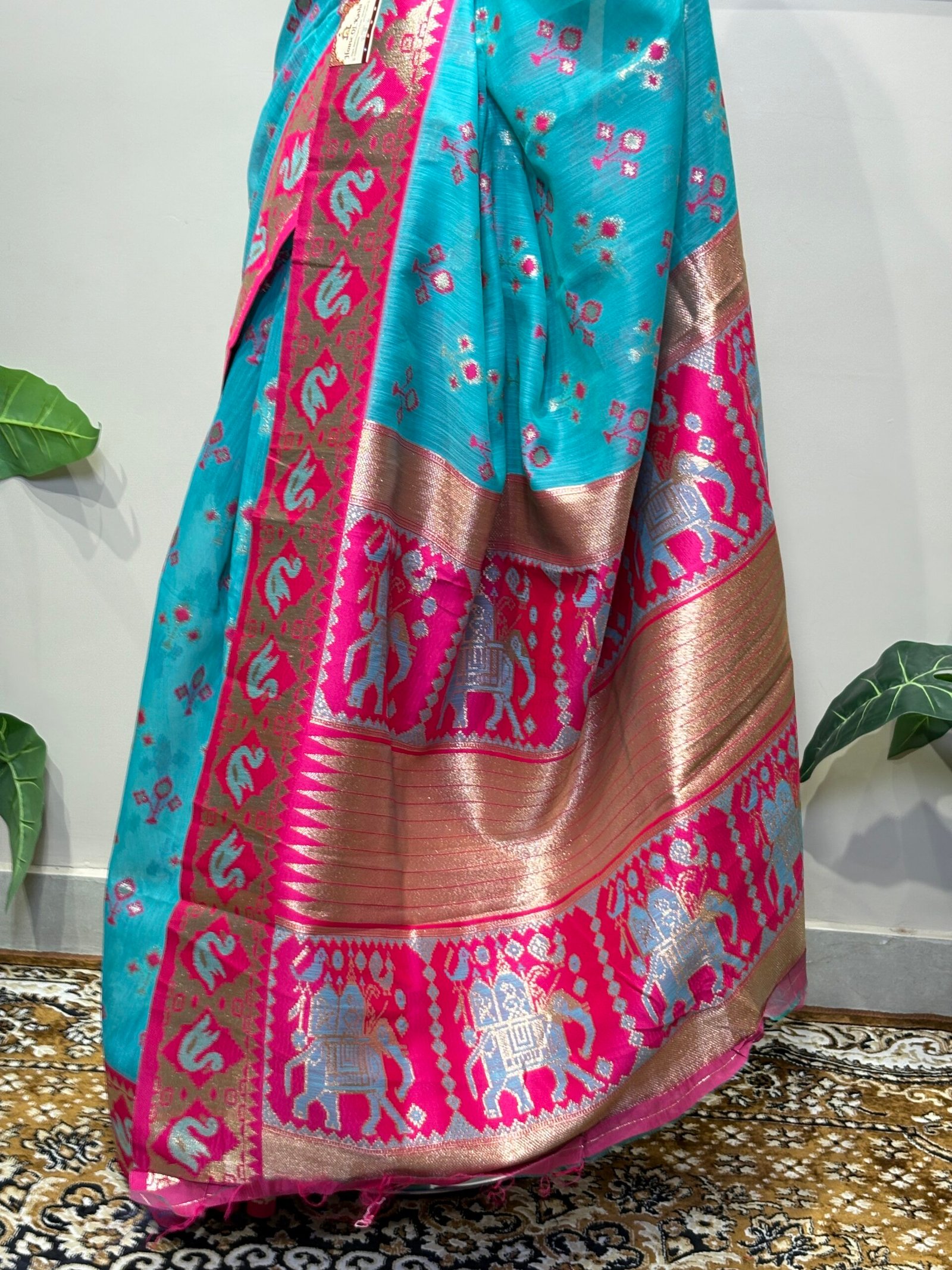 Turquoise Blue & Rani Pink Banarasi Silk Saree with Hamsa & Elephant Motif Zari Border - Image 4