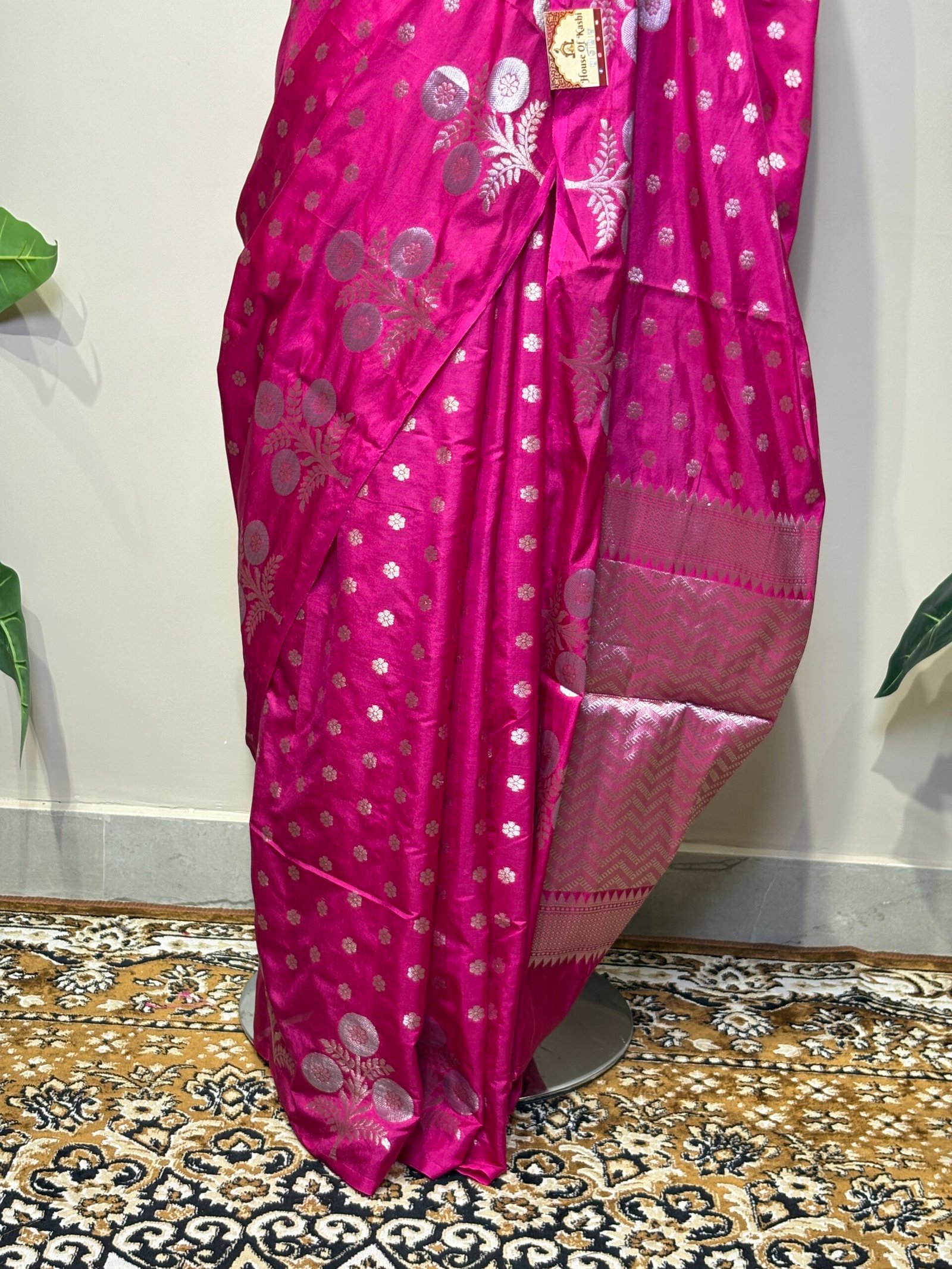 Rani Pink Banarasi Soft Silk Saree with Silver Zari Mughal Floral Motifs - Image 5