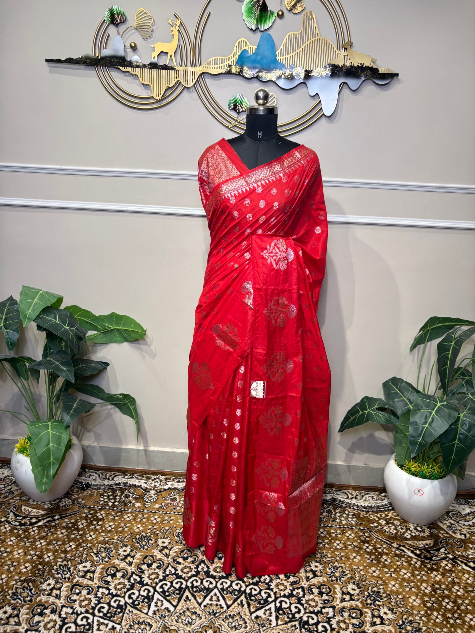 Pink Banarasi Soft Silk Saree with Metallic Zari Mughal Motifs - Image 3