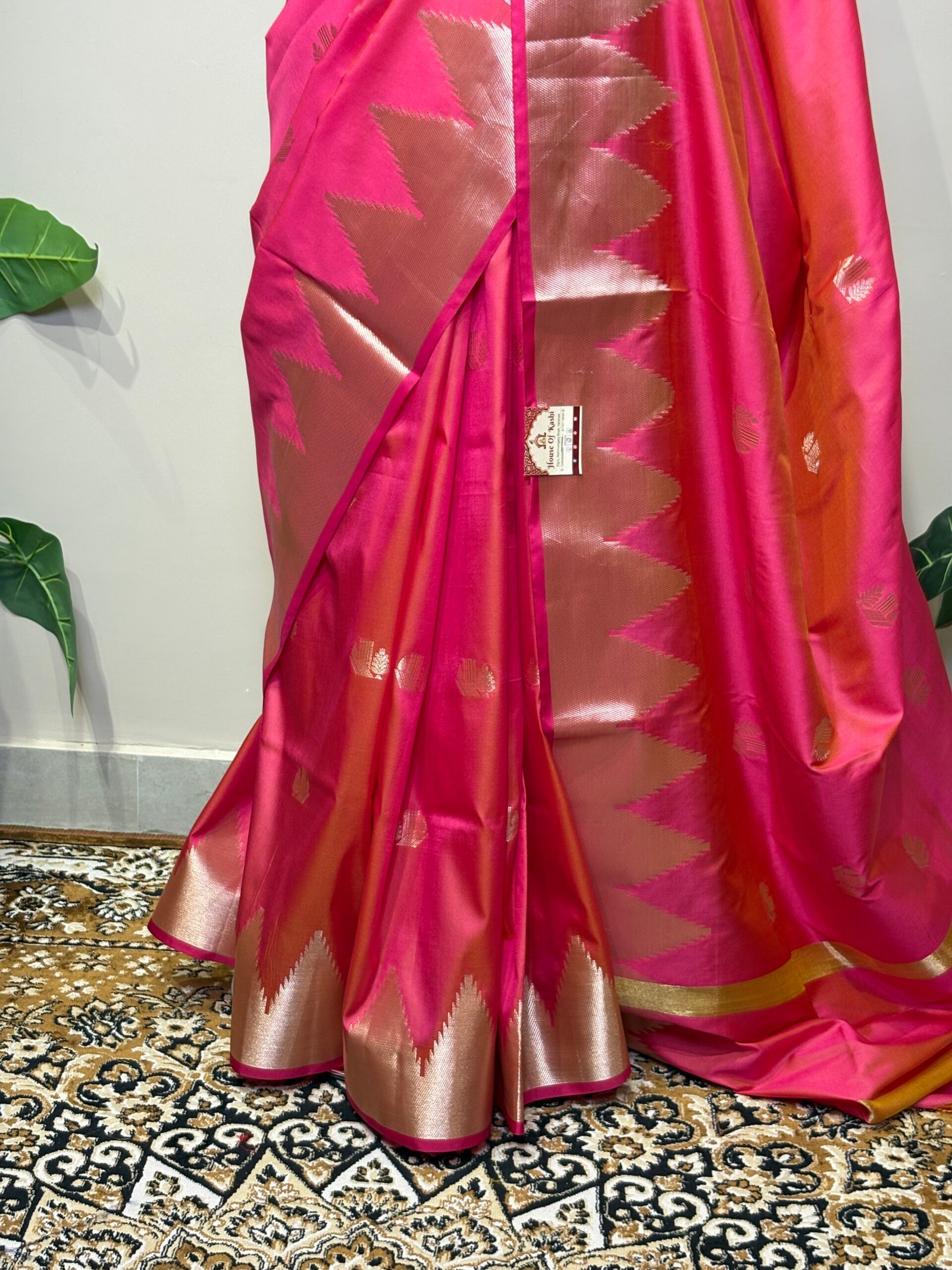 Dual-Tone Rani Pink & Peach Soft Silk Saree with Temple Korvai Zari Border - Image 4