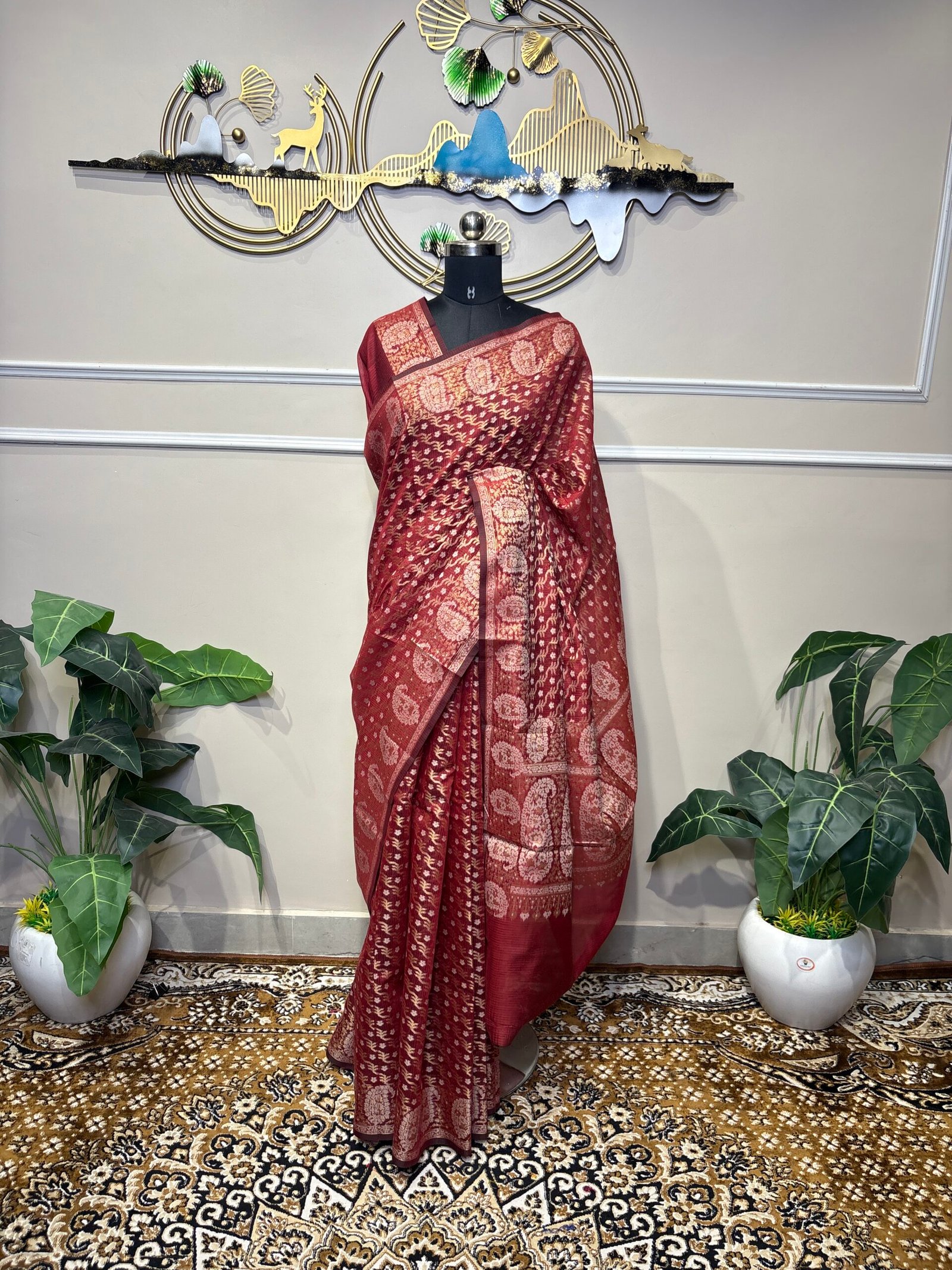 Deep maroon Banarasi saree - Image 5